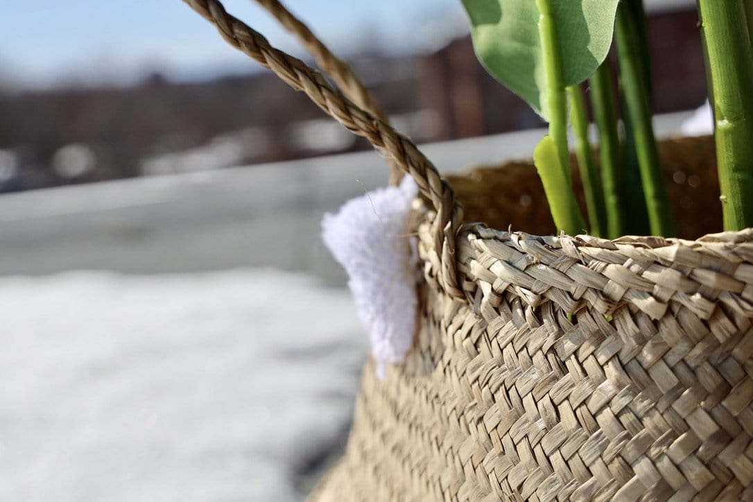 Bomba - Seagrass Basket With White Pompoms 