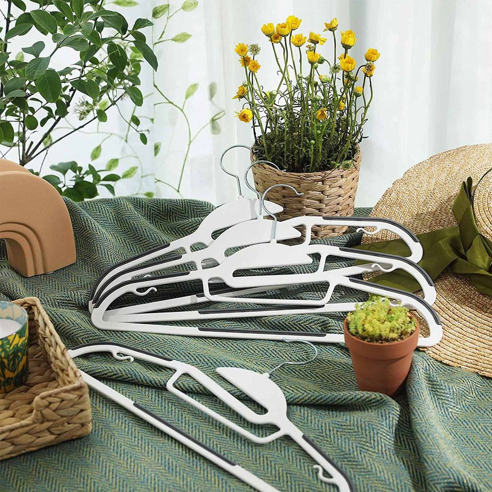 SONGMICS Heavy-Duty Plastic Suit Hangers 