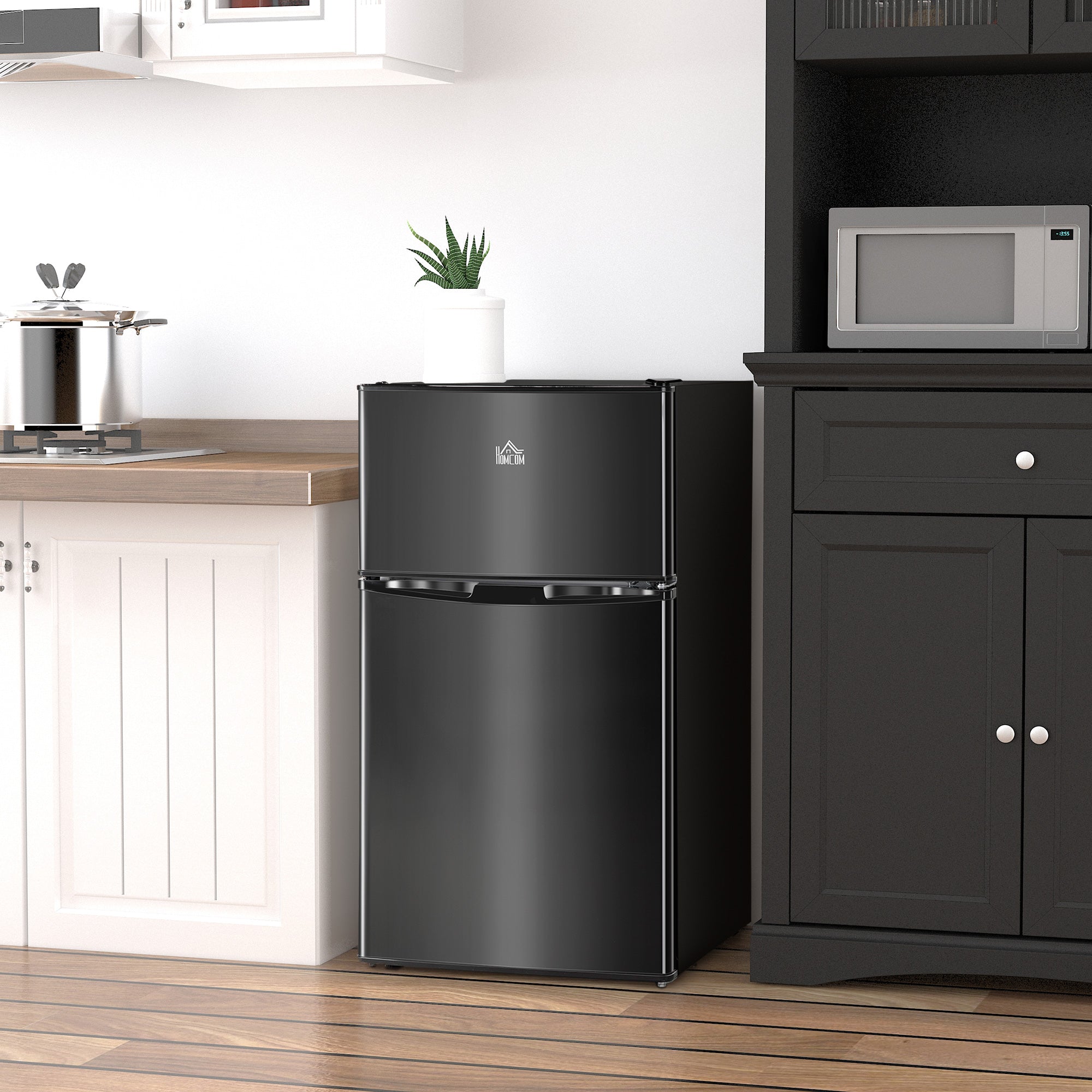 HOMCOM 3.2 Cu Ft Compact Refrigerator, Mini Fridge with Freezer, Adjustable Shelves and Reversible Doors for Bedroom, Black 