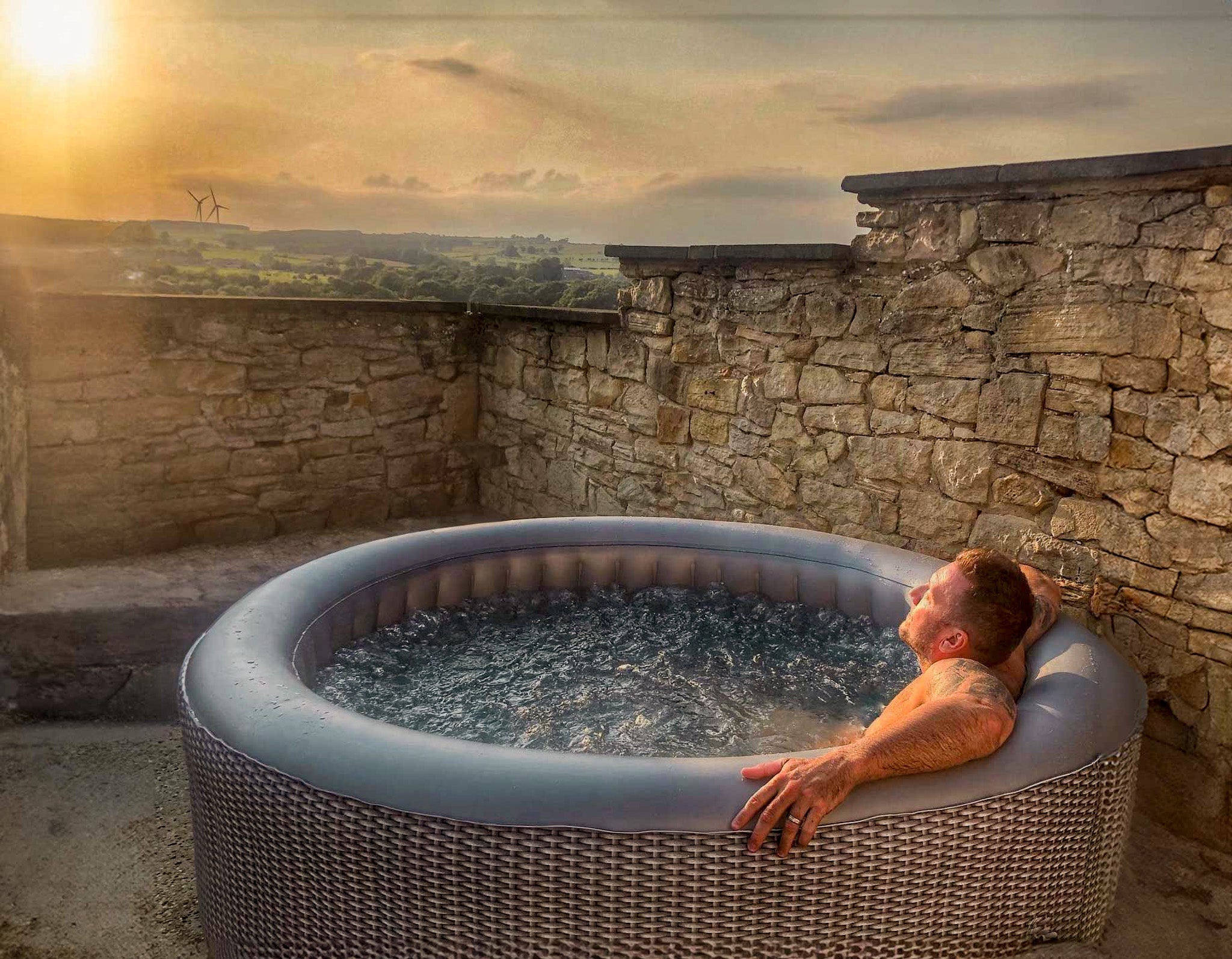 Atlantic | 4/6-Person Inflatable Hot Tub | Round | Integrated Heater 