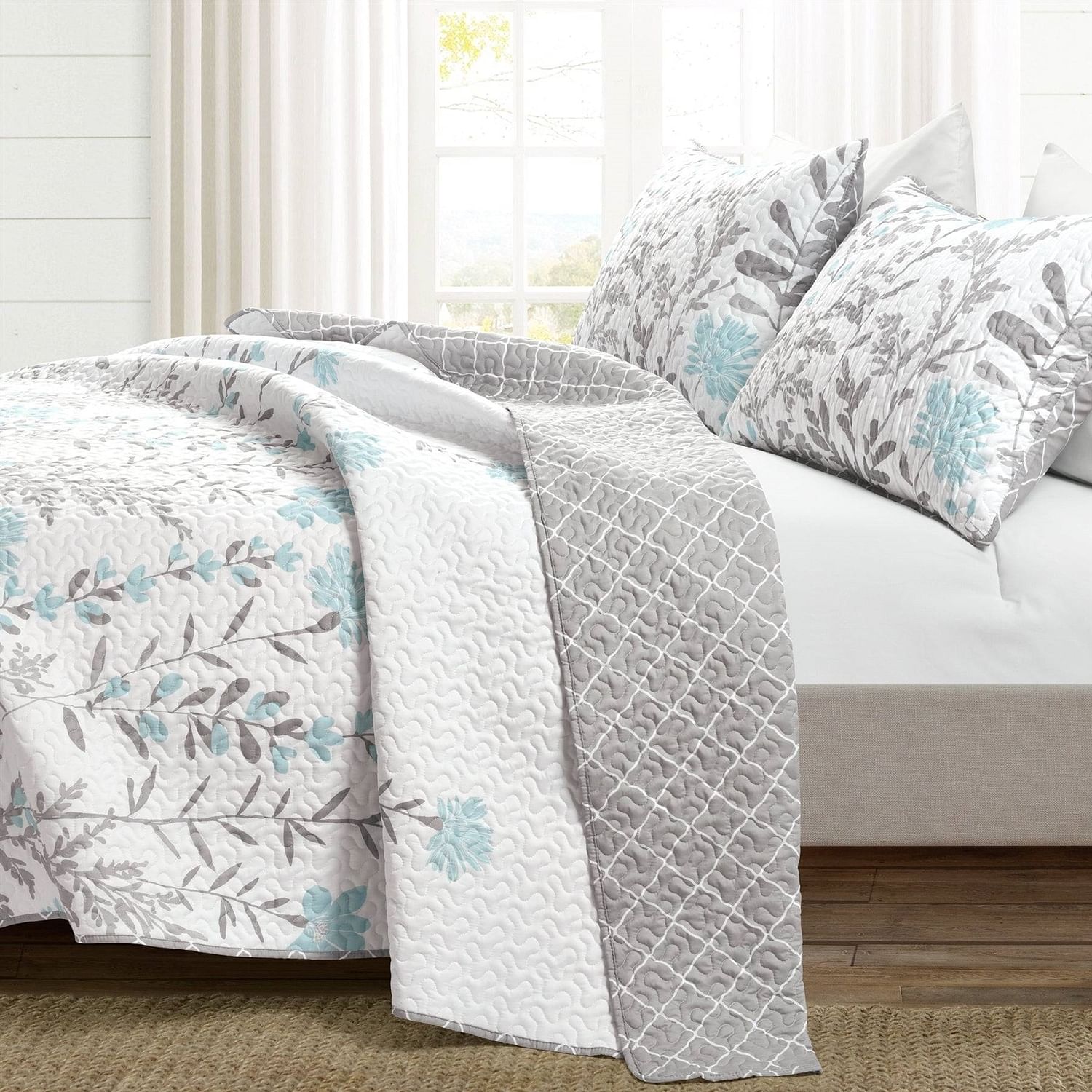 King Size Blue Grey Floral Lightweight Thin Polyester Fabric 3-Piece Quilt Set - Free Shipping 