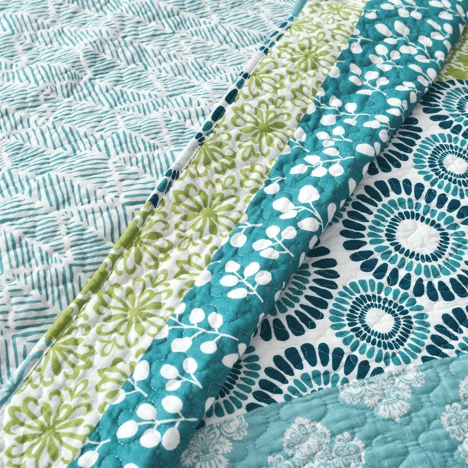 Full/Queen Cotton 3 Piece Reversible Blue White Green Floral Damask Quilt Set - Free Shipping