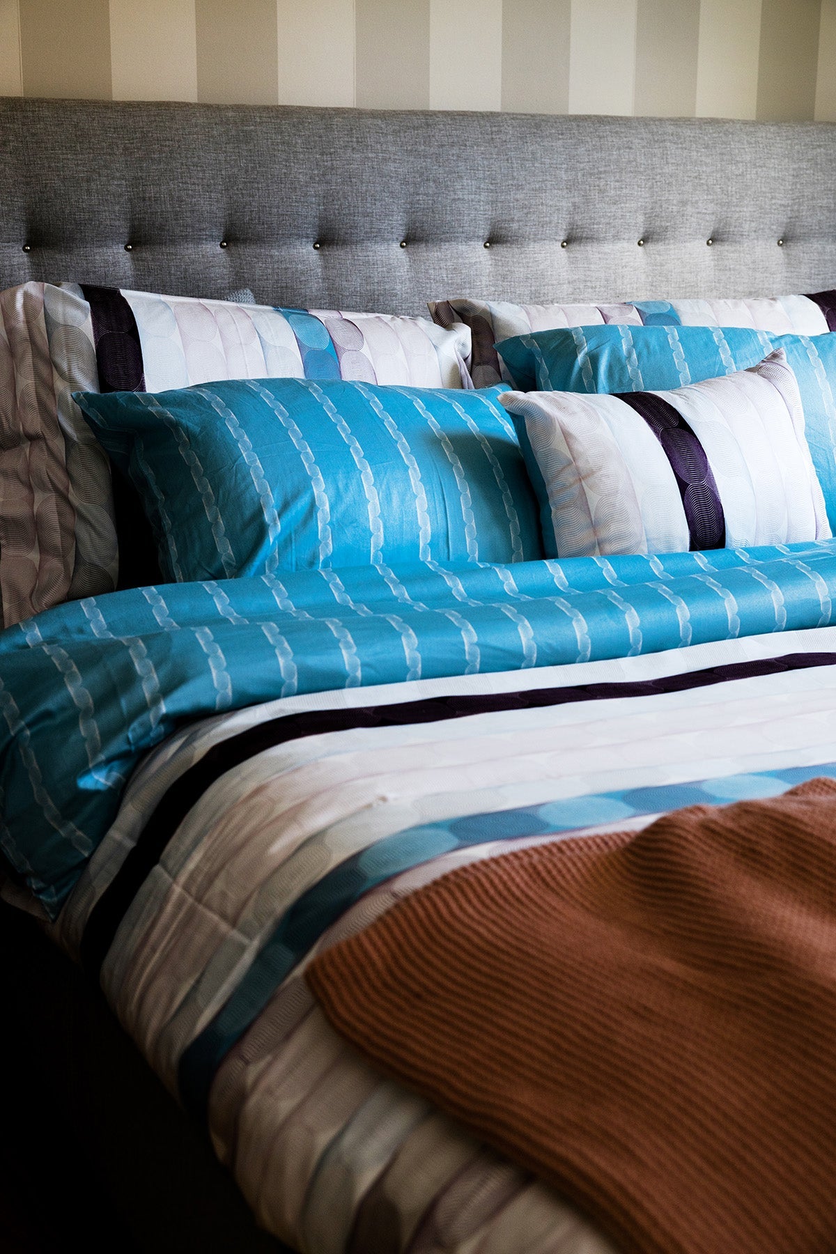 Bermuda Queen Size Printed Reversible Cotton 6pc Duvet Cover Set