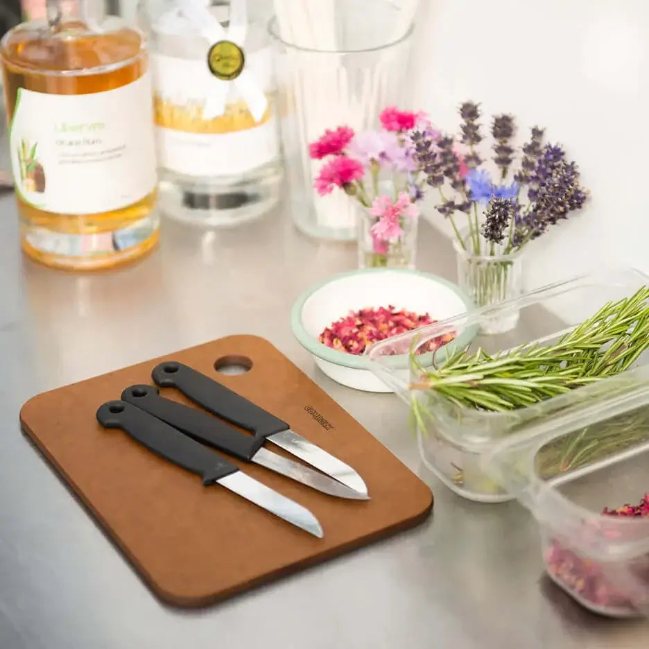 COMBEKK | Recycled Paper Cutting Board 20x30 cm Brown | Made in Holland 