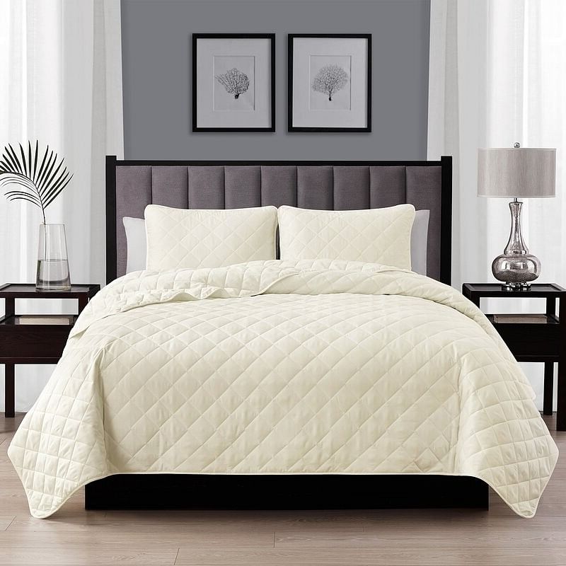 Full Queen 3-Piece Ivory Polyester Microfiber Reversible Diamond Quilt Set - Free Shipping