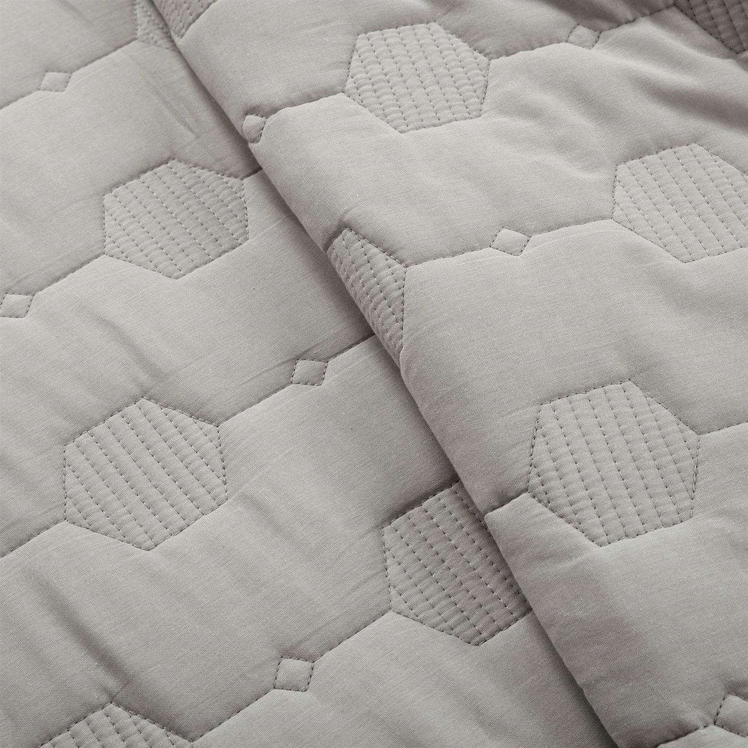 Full/Queen Hexagonal Pattern Lightweight Grey Textured Cotton 3 Piece Quilt Set - Free Shipping 