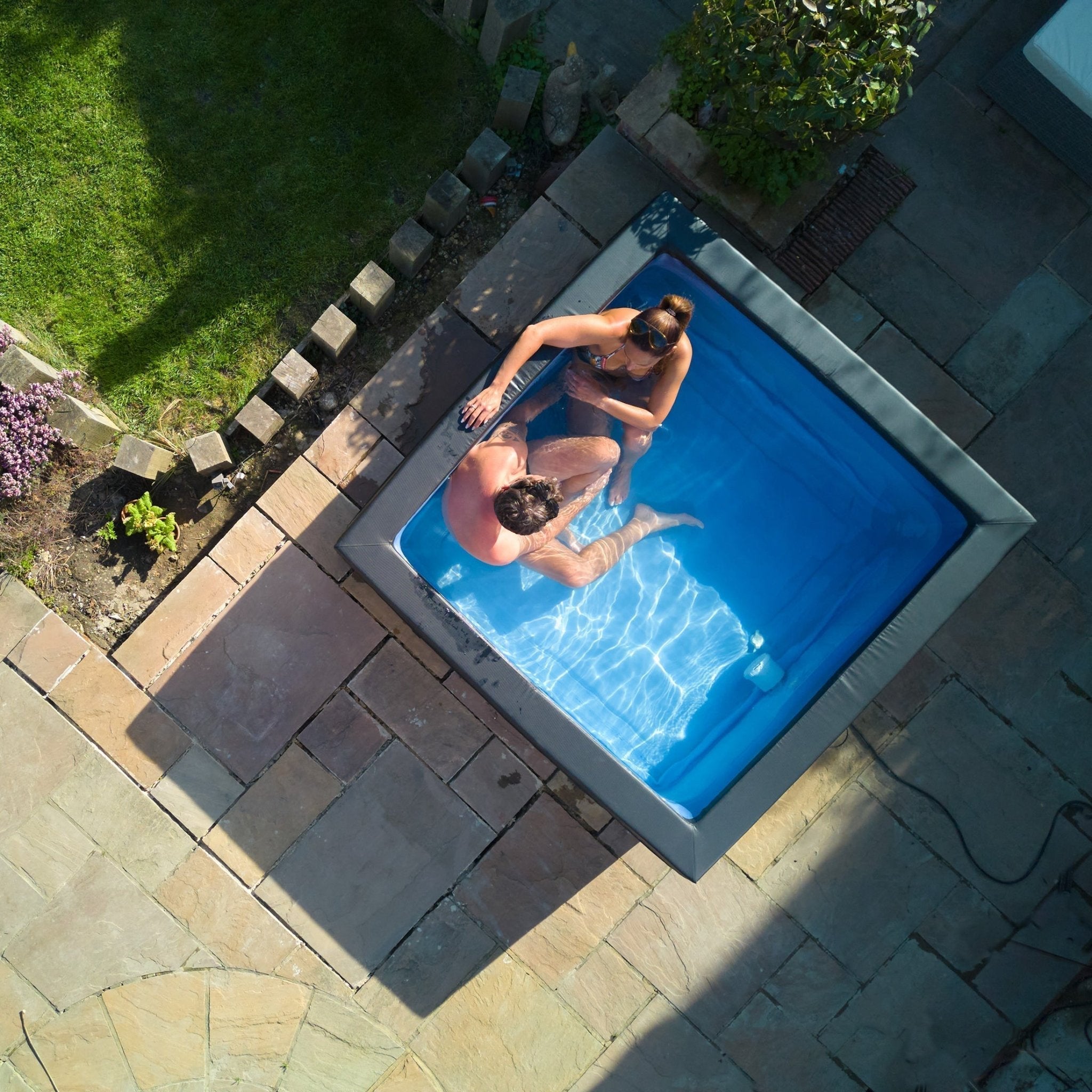 Garda | 4/6-Person Eco Foam Hot Tub | Square | Built-In Integrated Heater 