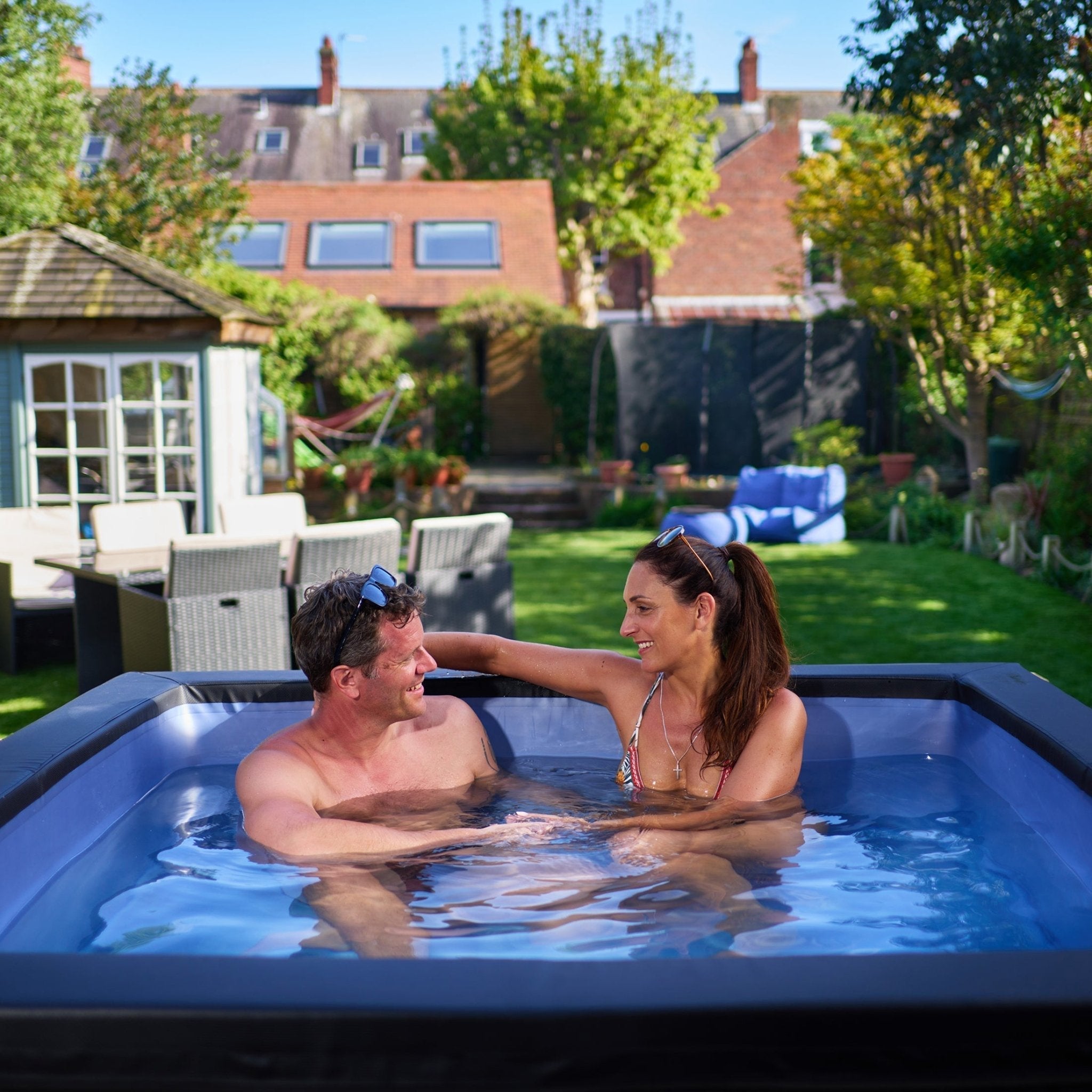 Garda | 4/6-Person Eco Foam Hot Tub | Square | Built-In Integrated Heater 