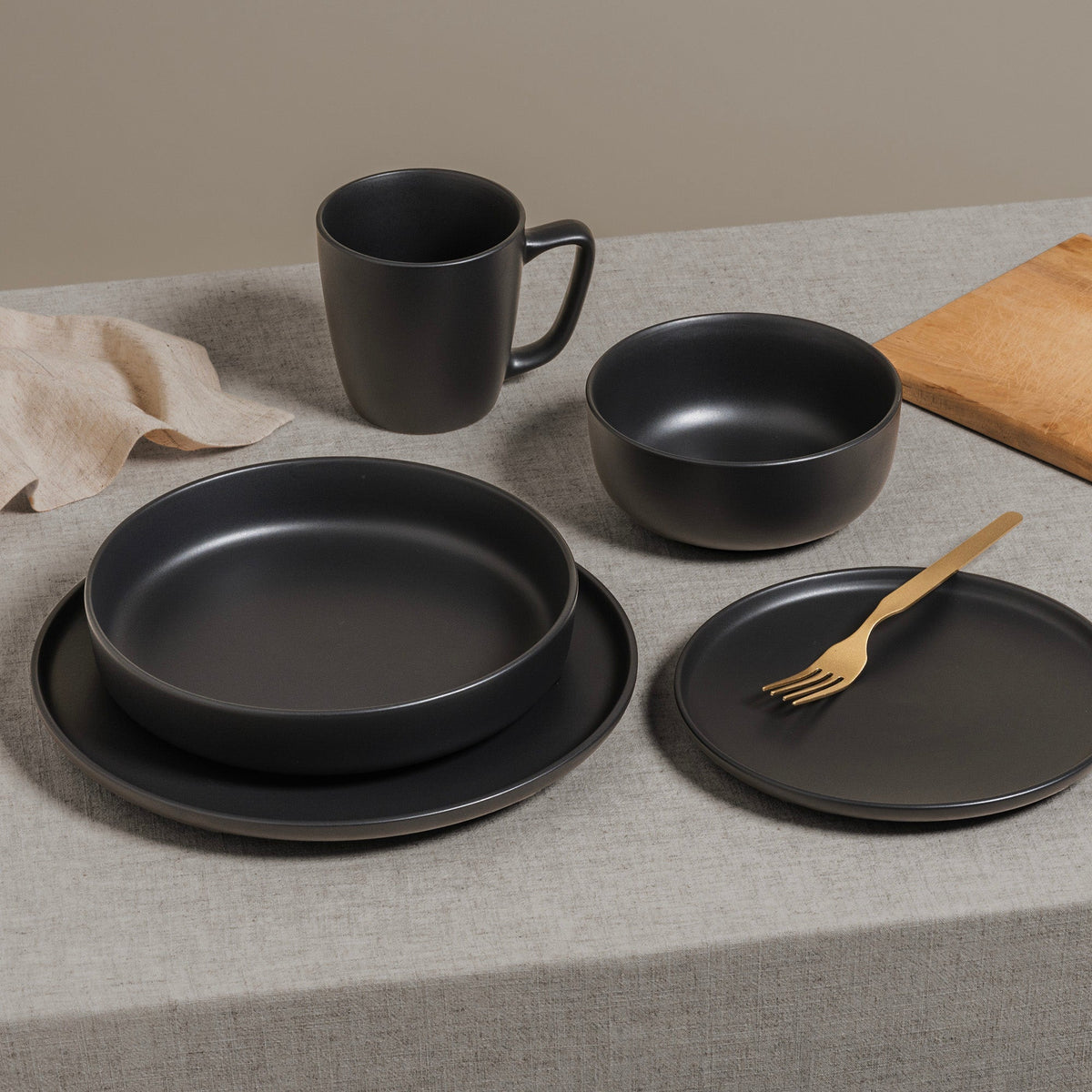 Dinner Plates, Set of 4, Stoneware, 26.5 cm (10.4 in), Matte Black – Lisbon