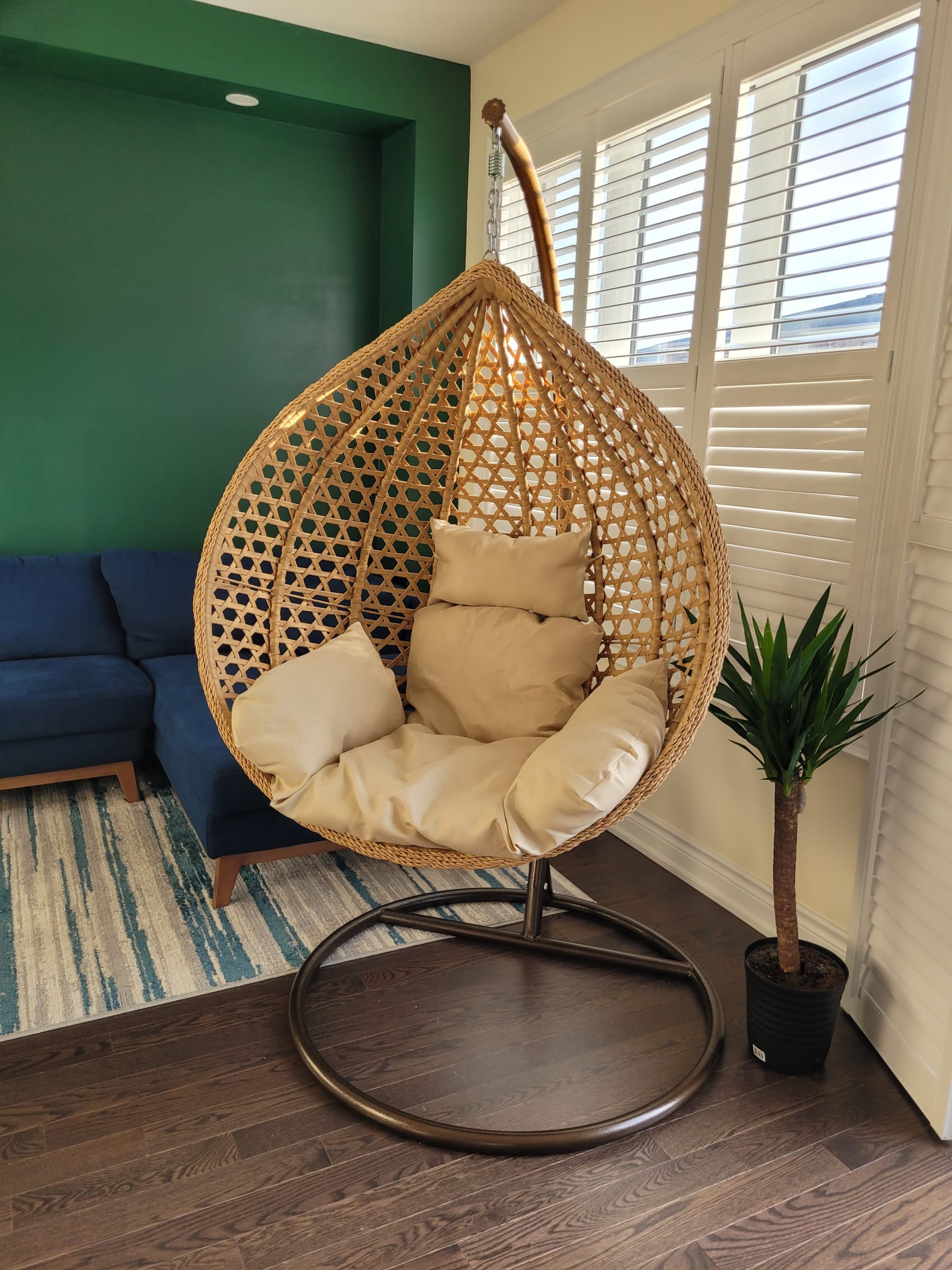 ARDYNAMIC AMARA EGG SWING CHAIR LIGHT BROWN 