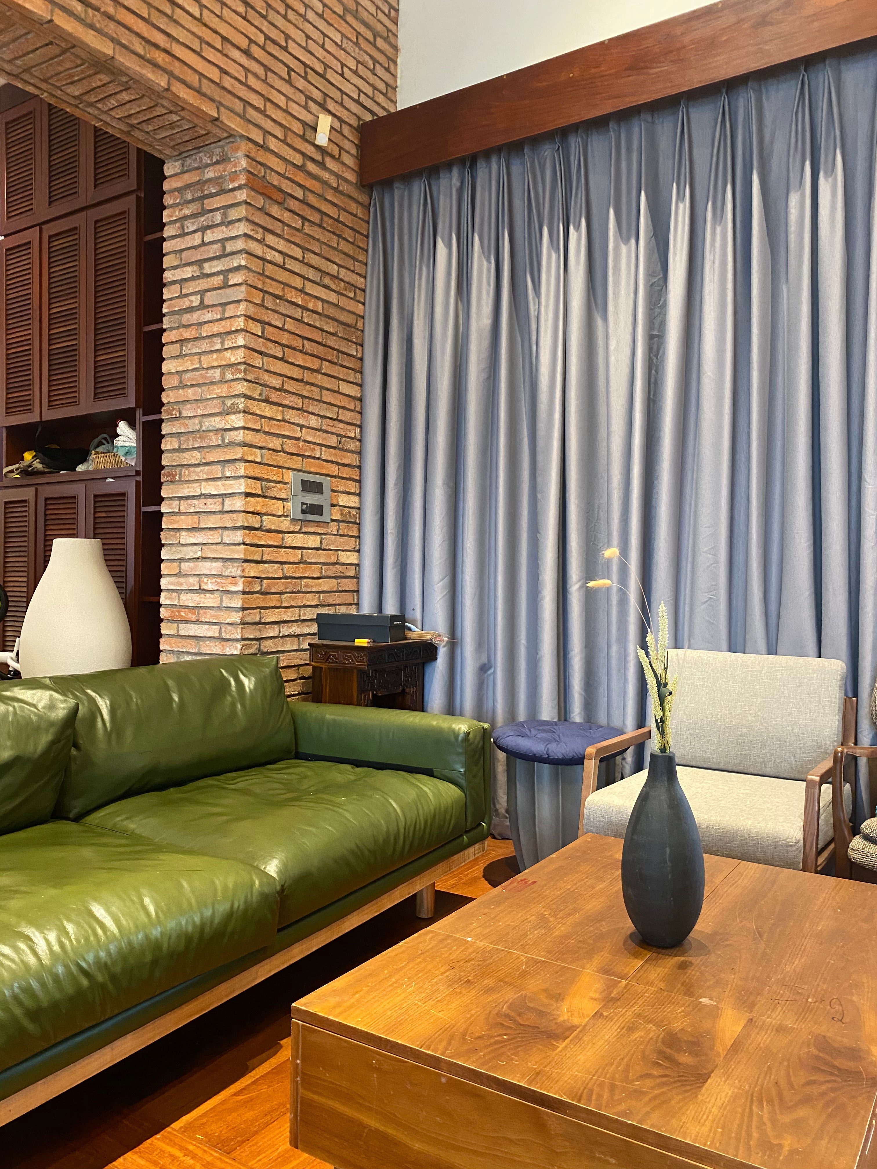 Black Vase Collection 