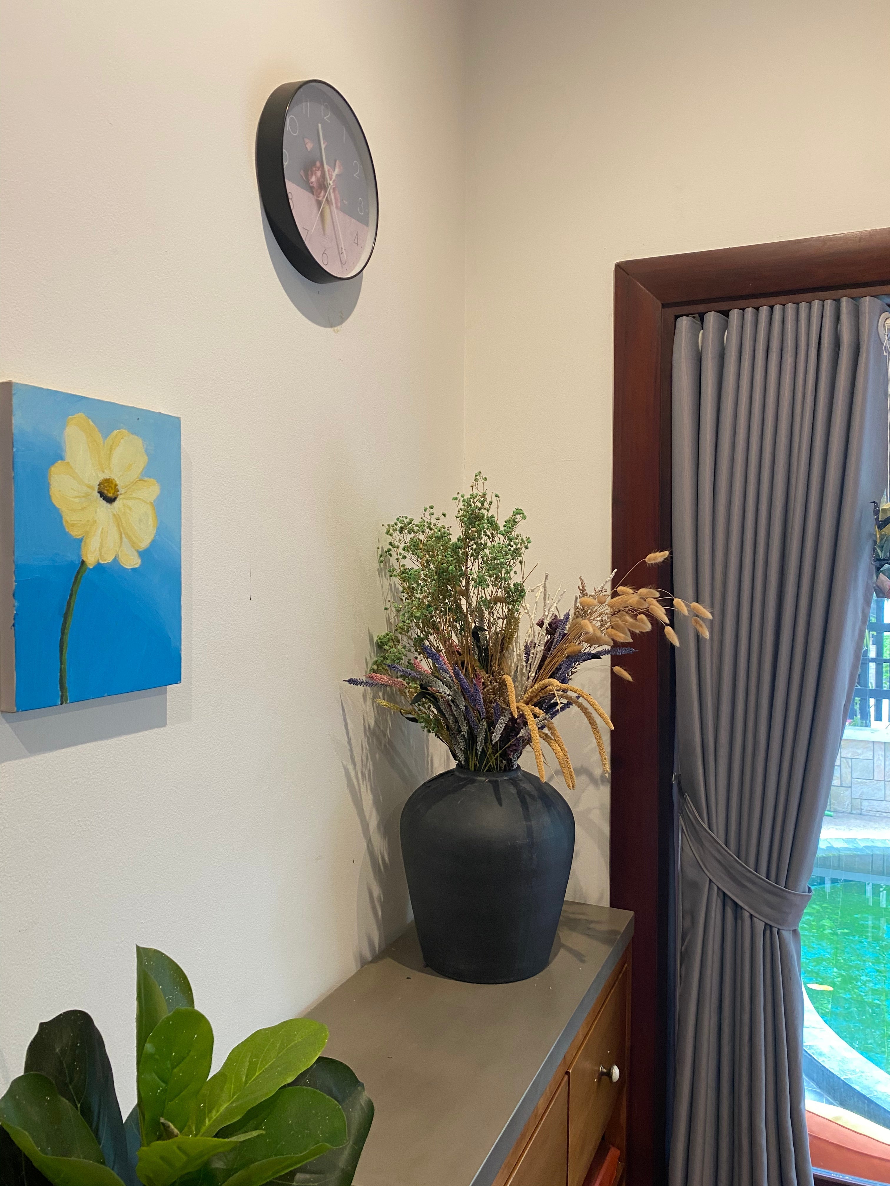 Black Vase Collection 