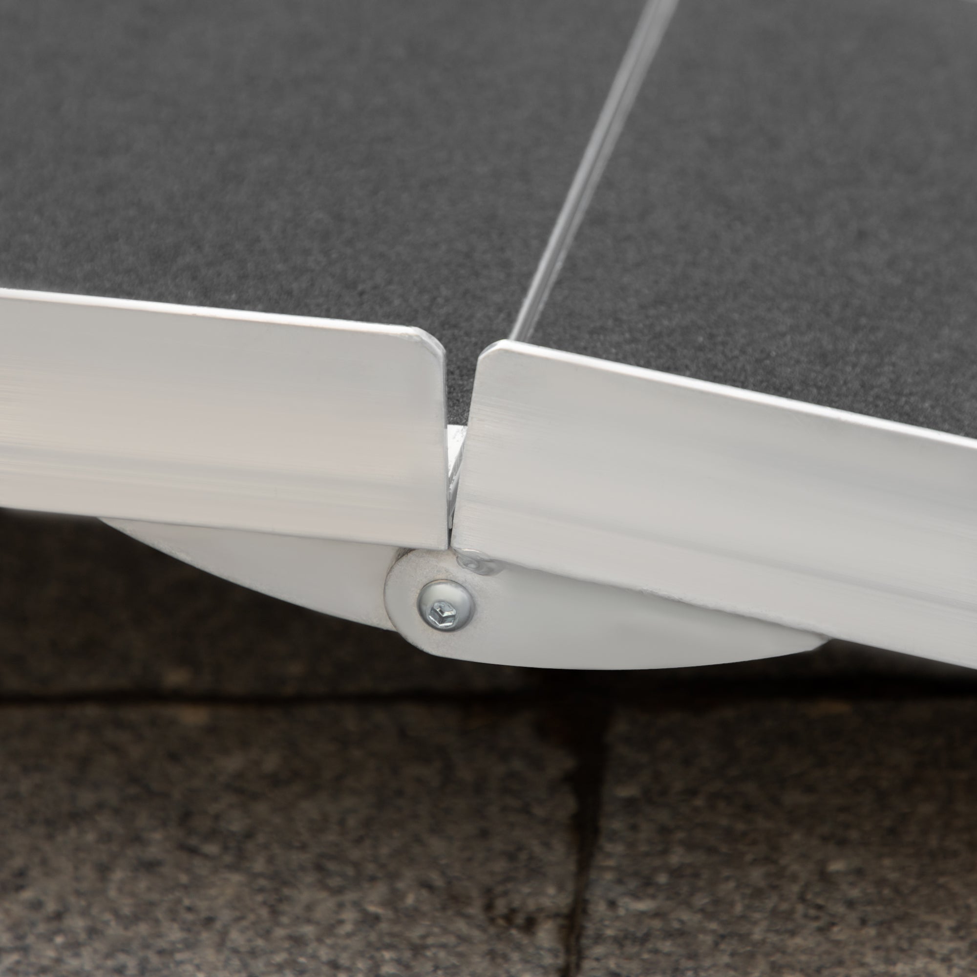 HOMCOM Portable Aluminum Scooter Ramp: 4ft Non-Skid Surface, Foldable Design for Mobility Assistance 