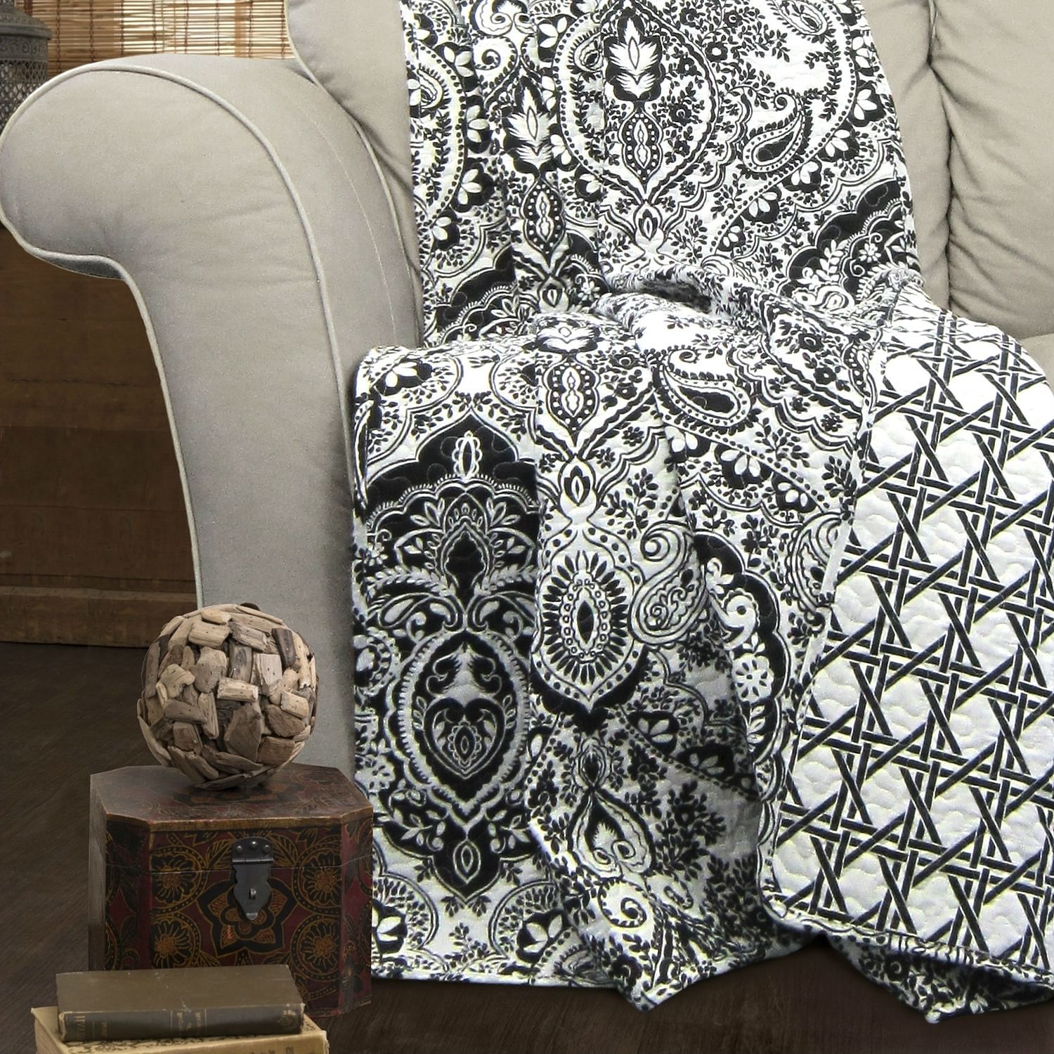 King size 3-Piece Cotton Quilt Set in Black White Paisley Damask - Free Shipping