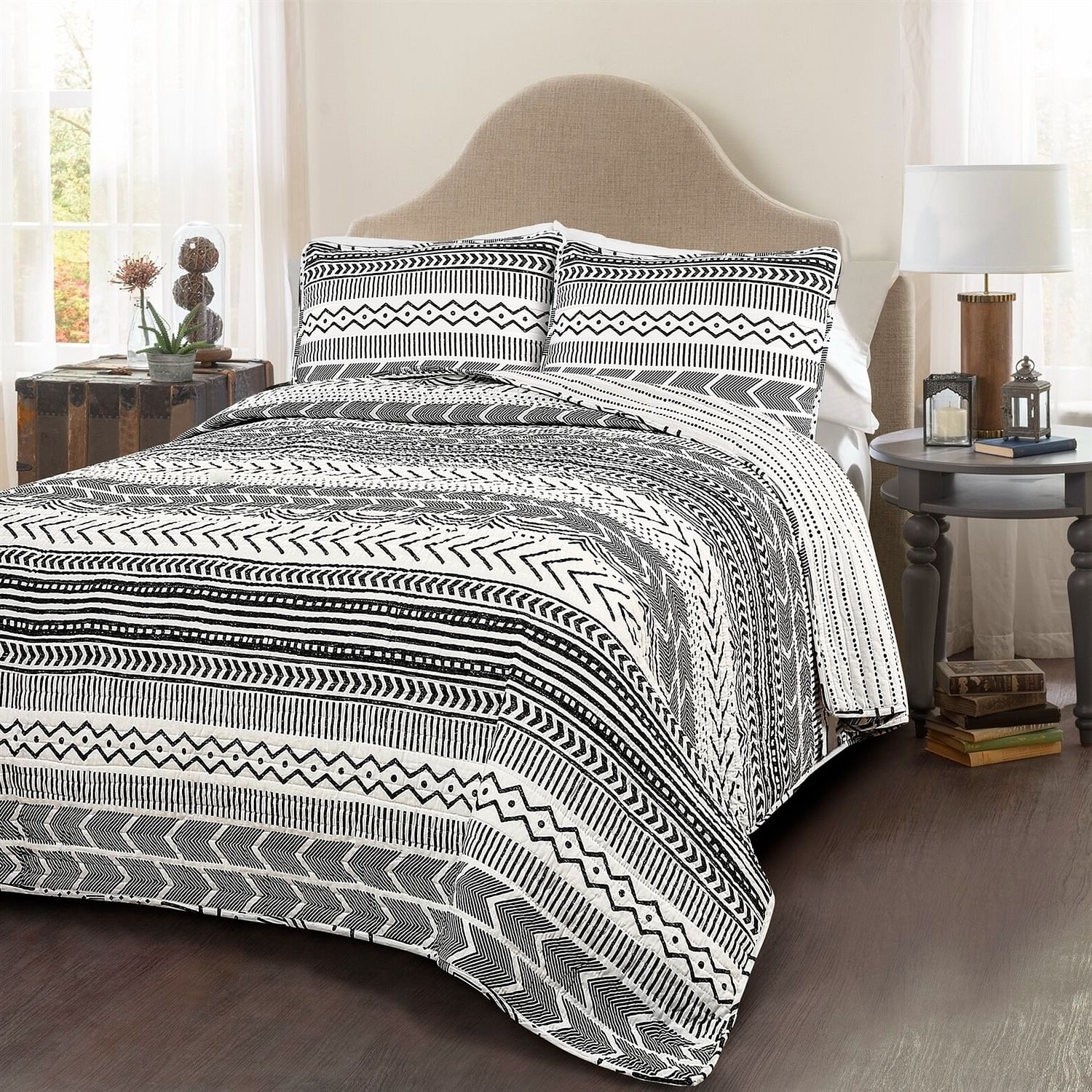 King 3 Piece Scandinavian Style Chevron Black White Reversible Cotton Quilt Set - Free Shipping