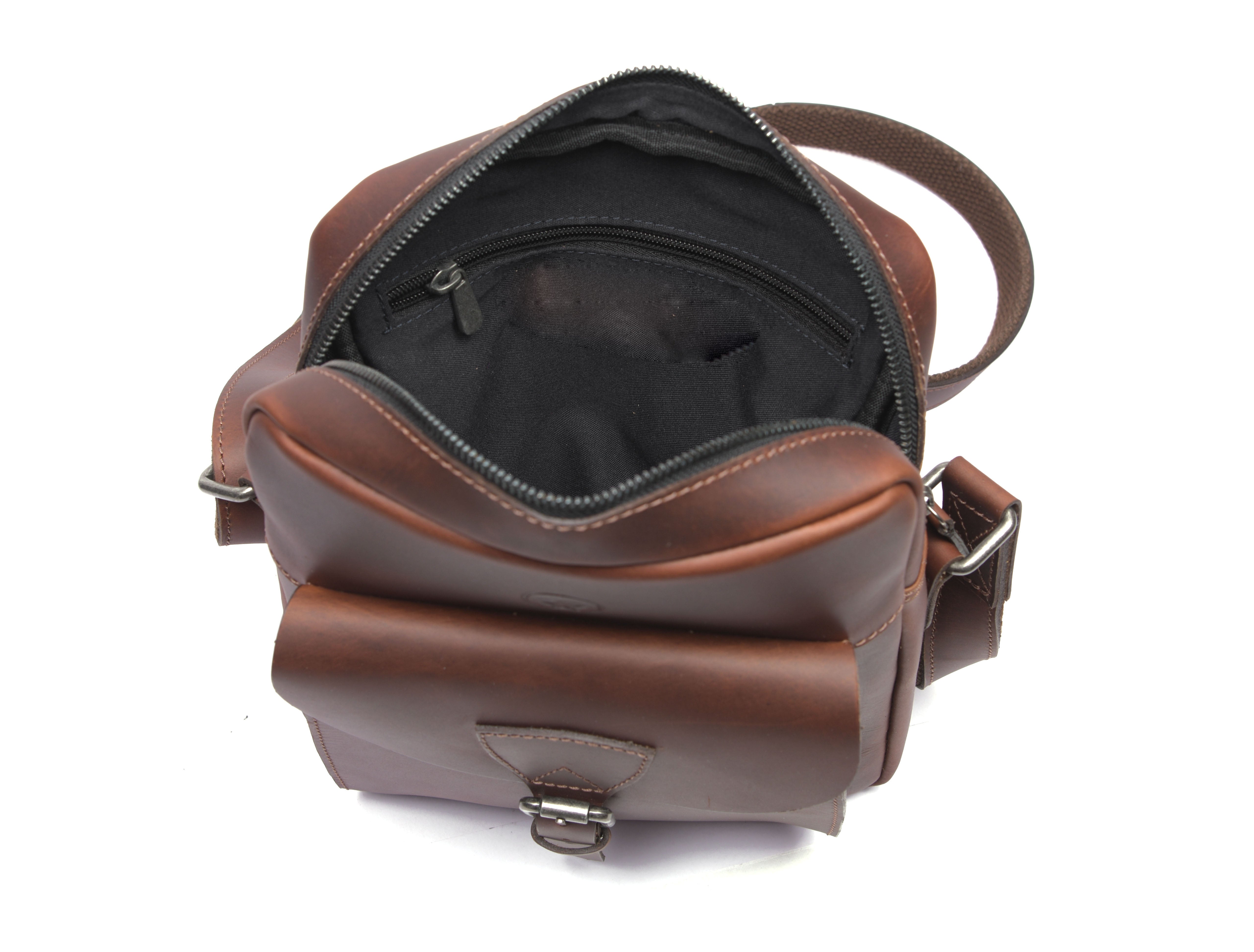 European Leather Fanny Bag – Sleek & Durable