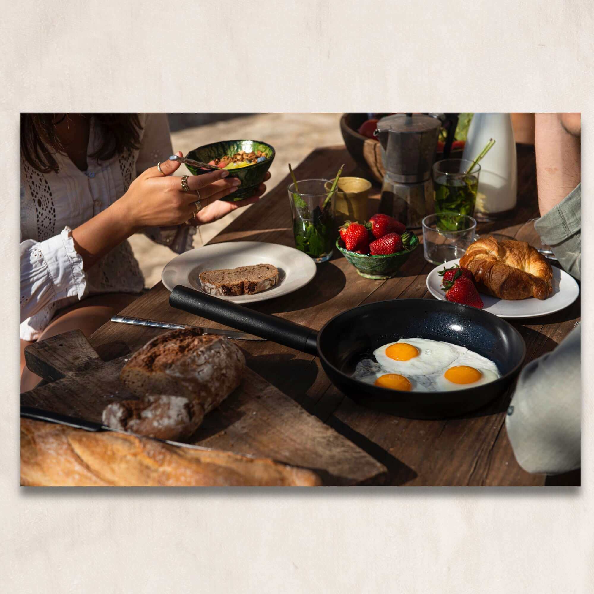 COMBEKK - Ceramic Aluminium FRY PAN 24CM BLACK 