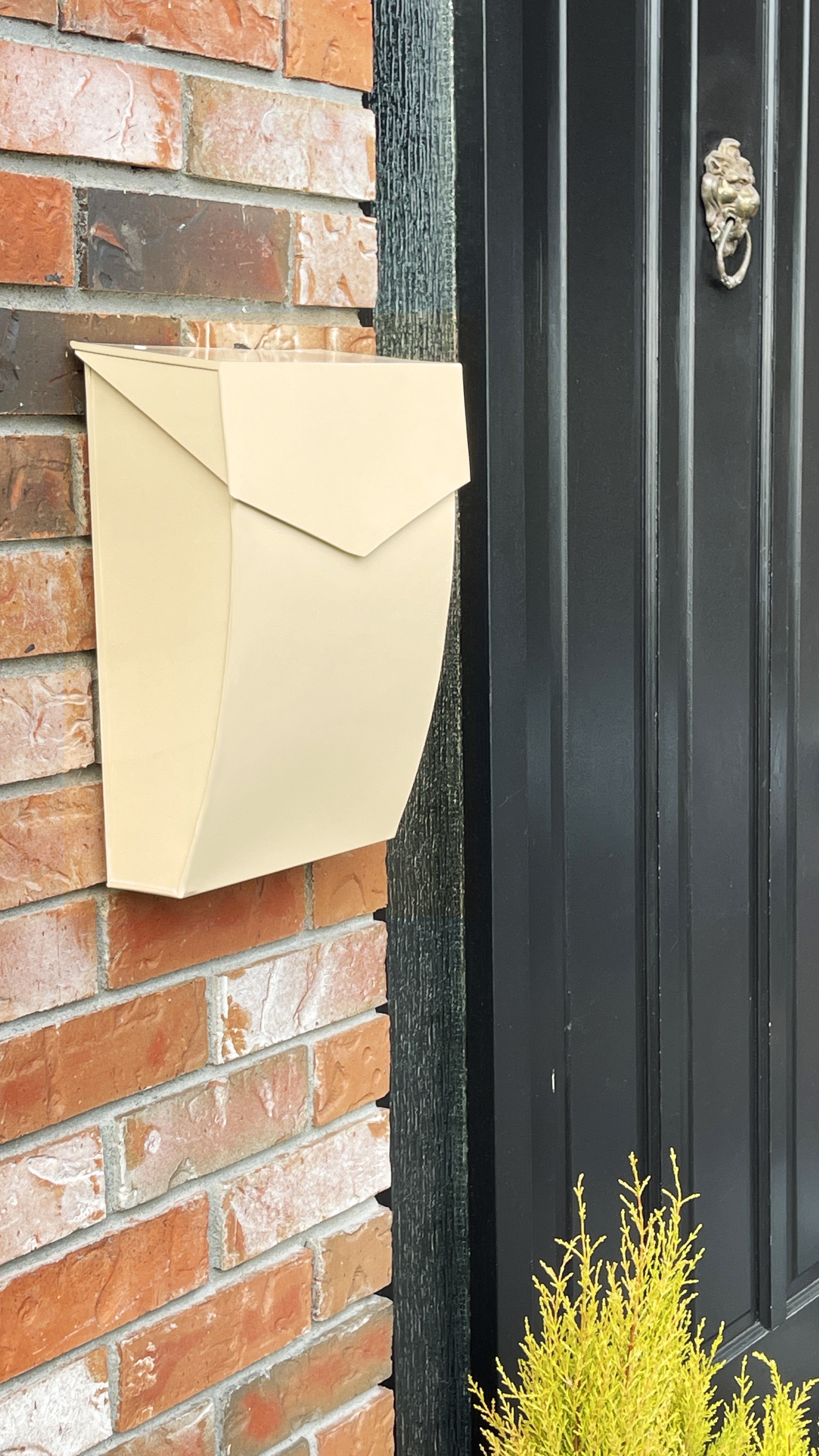 Bradly Steel Mailbox Cream 