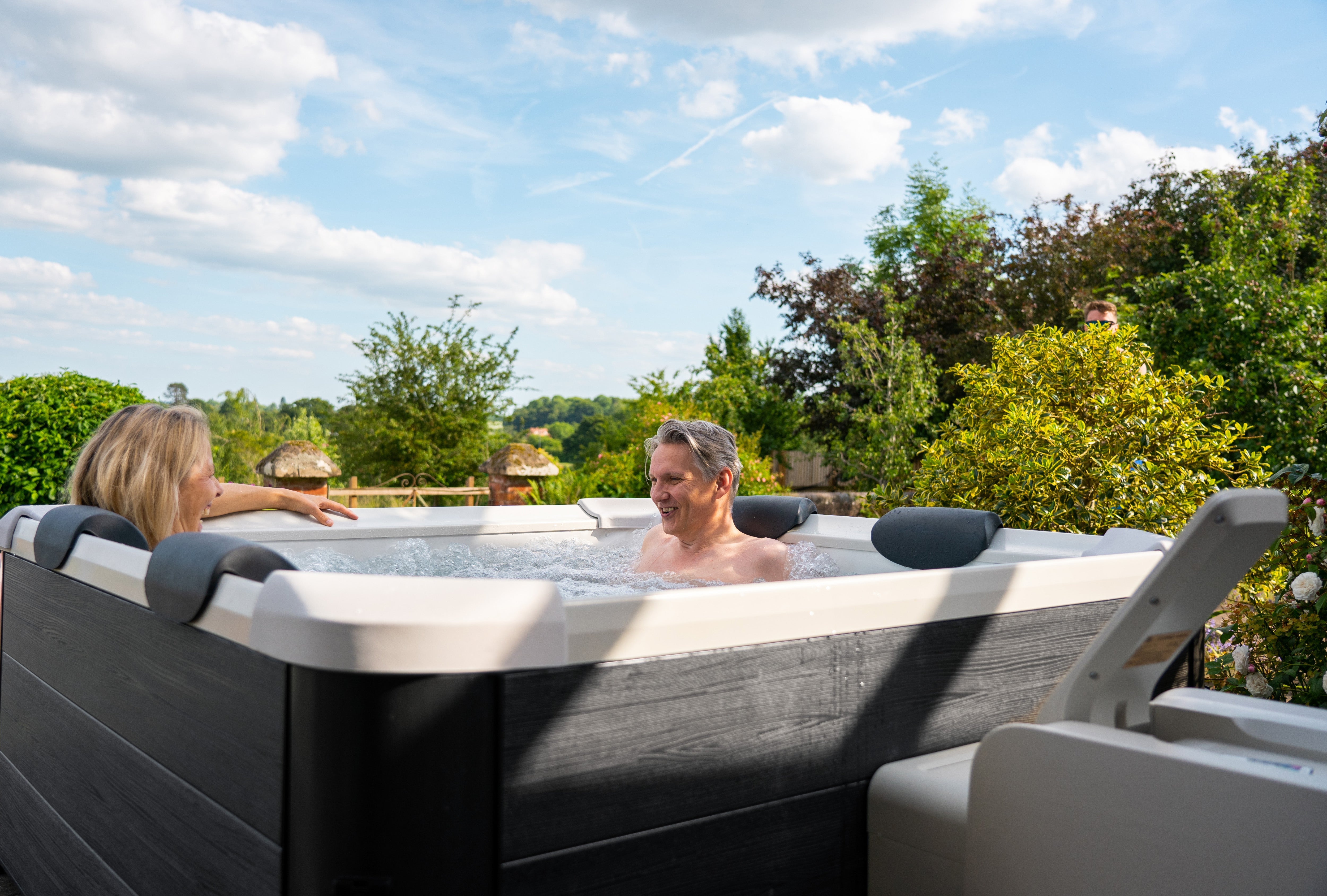 MSPA OSLO, FRAME SERIES, Hot Tub & Spa – 6 Person 