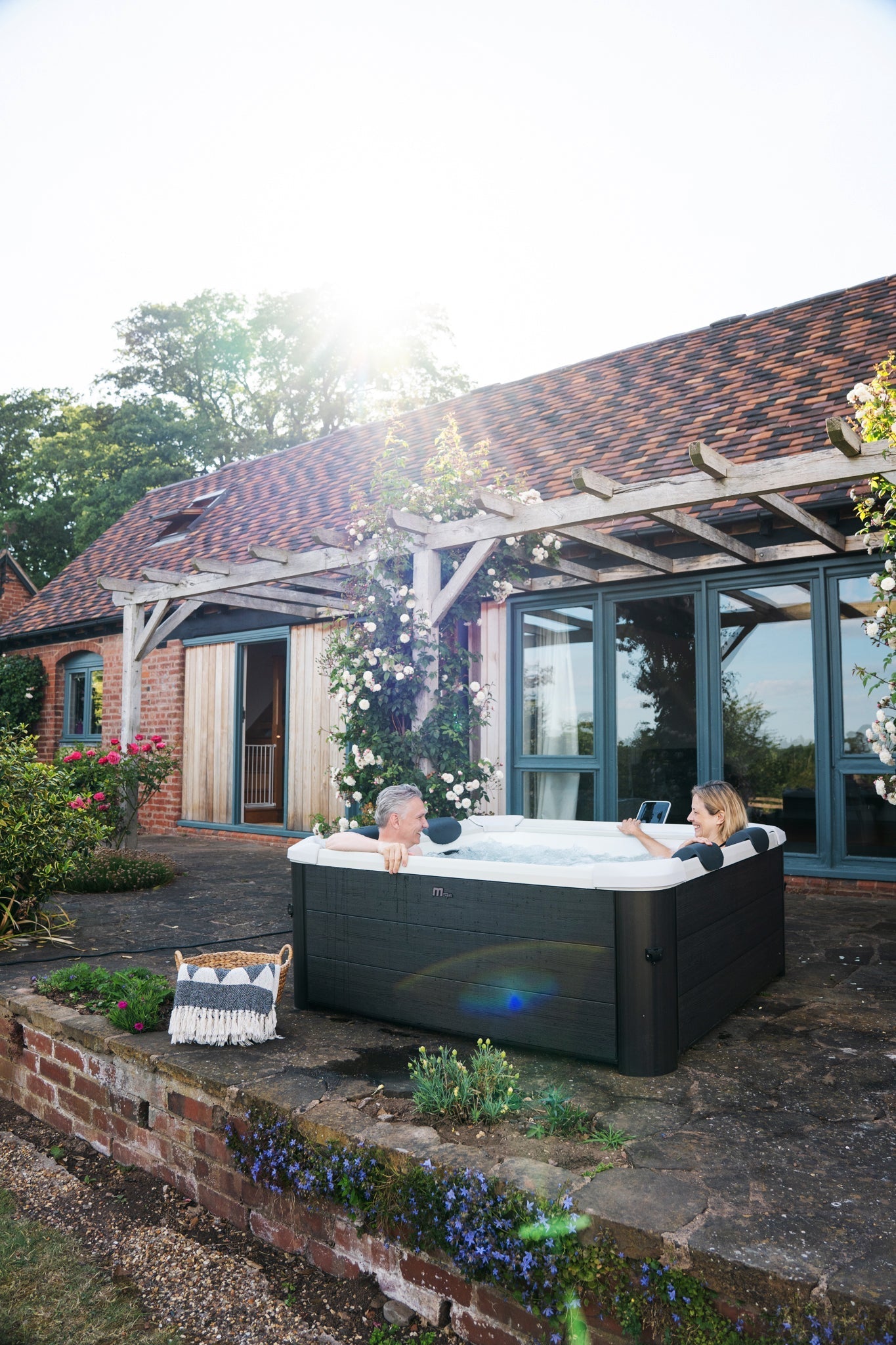 MSPA OSLO, FRAME SERIES, Hot Tub & Spa – 6 Person 
