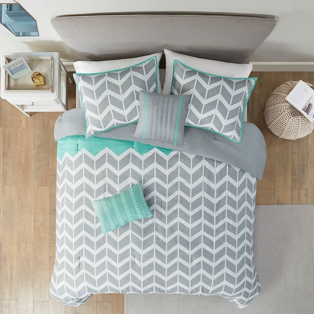 Full/Queen Reversible Comforter Set with Grey White Aqua Teal Chevron Pattern - Free Shipping