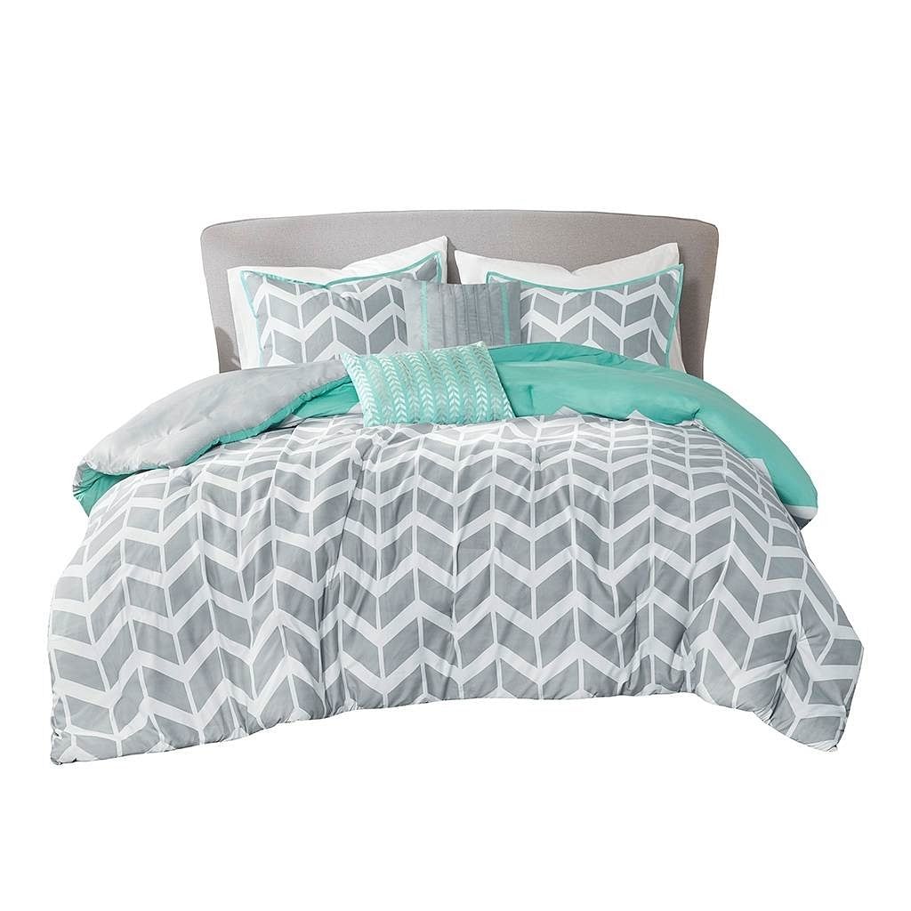 Full/Queen Reversible Comforter Set with Grey White Aqua Teal Chevron Pattern - Free Shipping