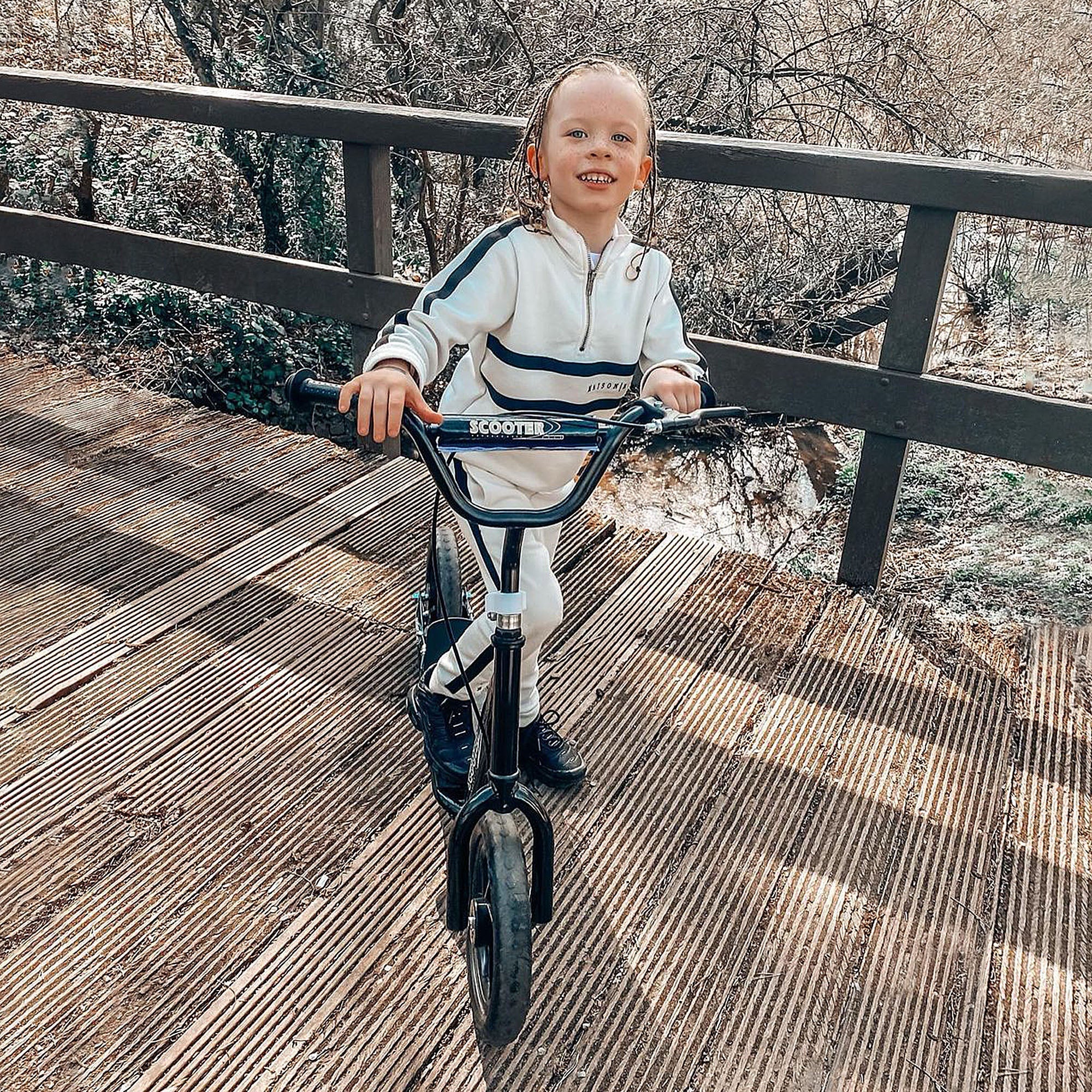 HOMCOM Street Cruiser: Kids Scooter Street Bike with 12" Tire for Ages 5+, Ride-On Toy, Black Finish 