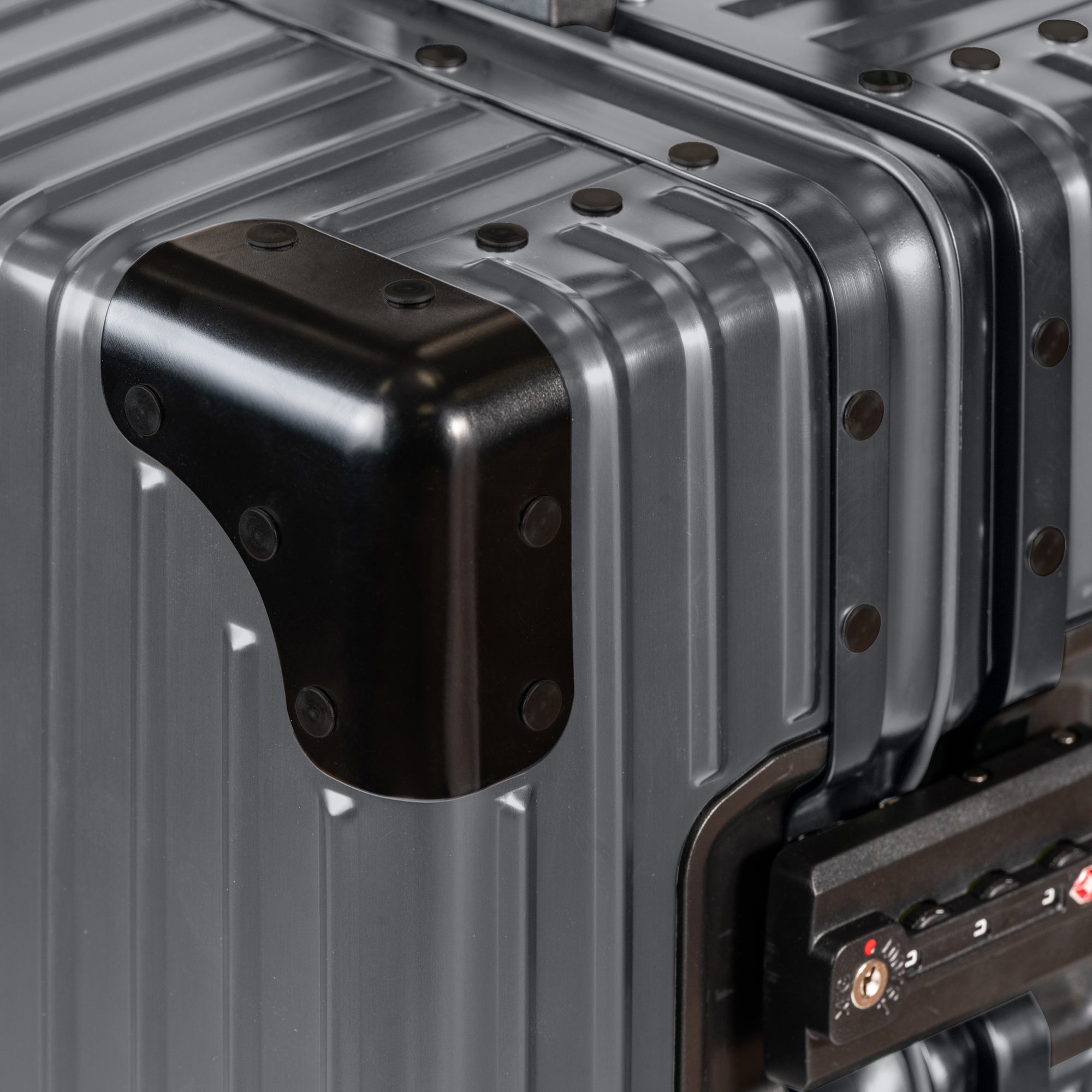 Elite / Aluminum 2-Piece Luggage Set 