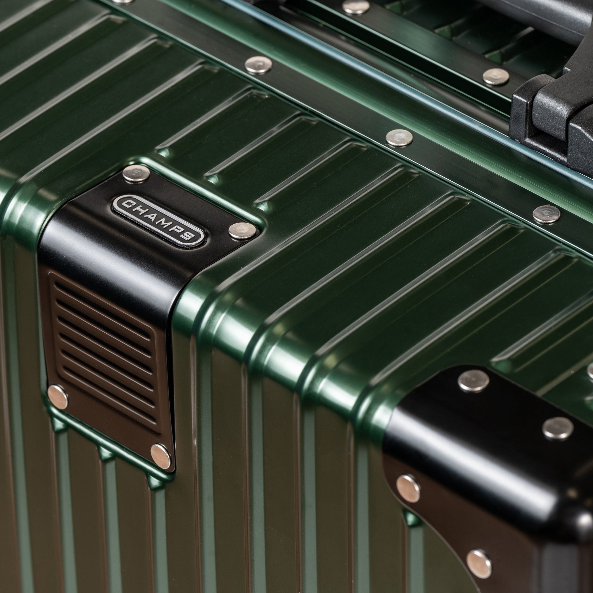 Elite / Aluminum Carry-on 