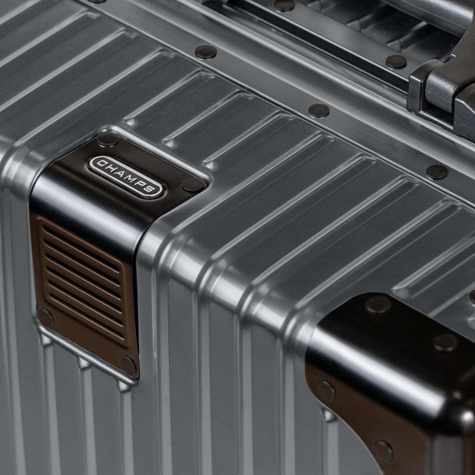 Elite / Aluminum Carry-on 