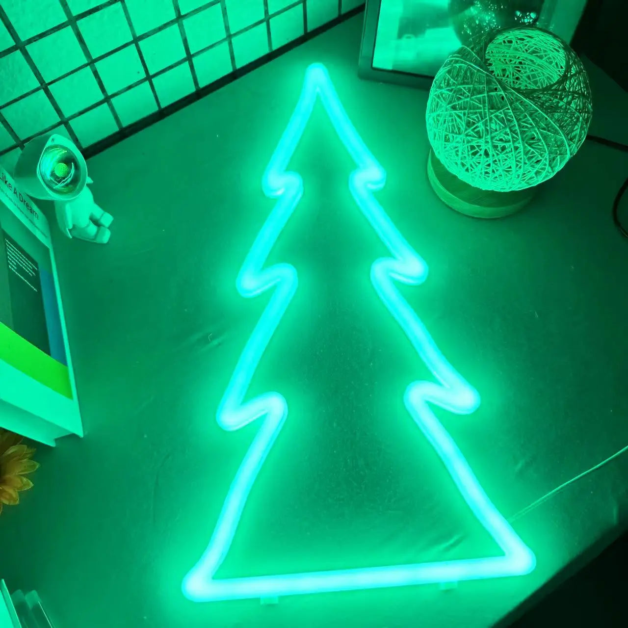 Christmas Tree LED Neon Light Sign for Christmas Shop Window Display Cafe Bar Decor USB Powered Dimmable Night Light Indoor Use