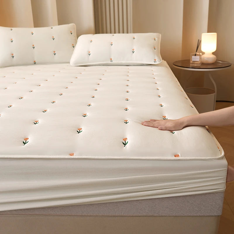 Super Thick Quilted Mattress Cover - Embroidered Cotton Bed Pad for Single/Queen/King Mattresses