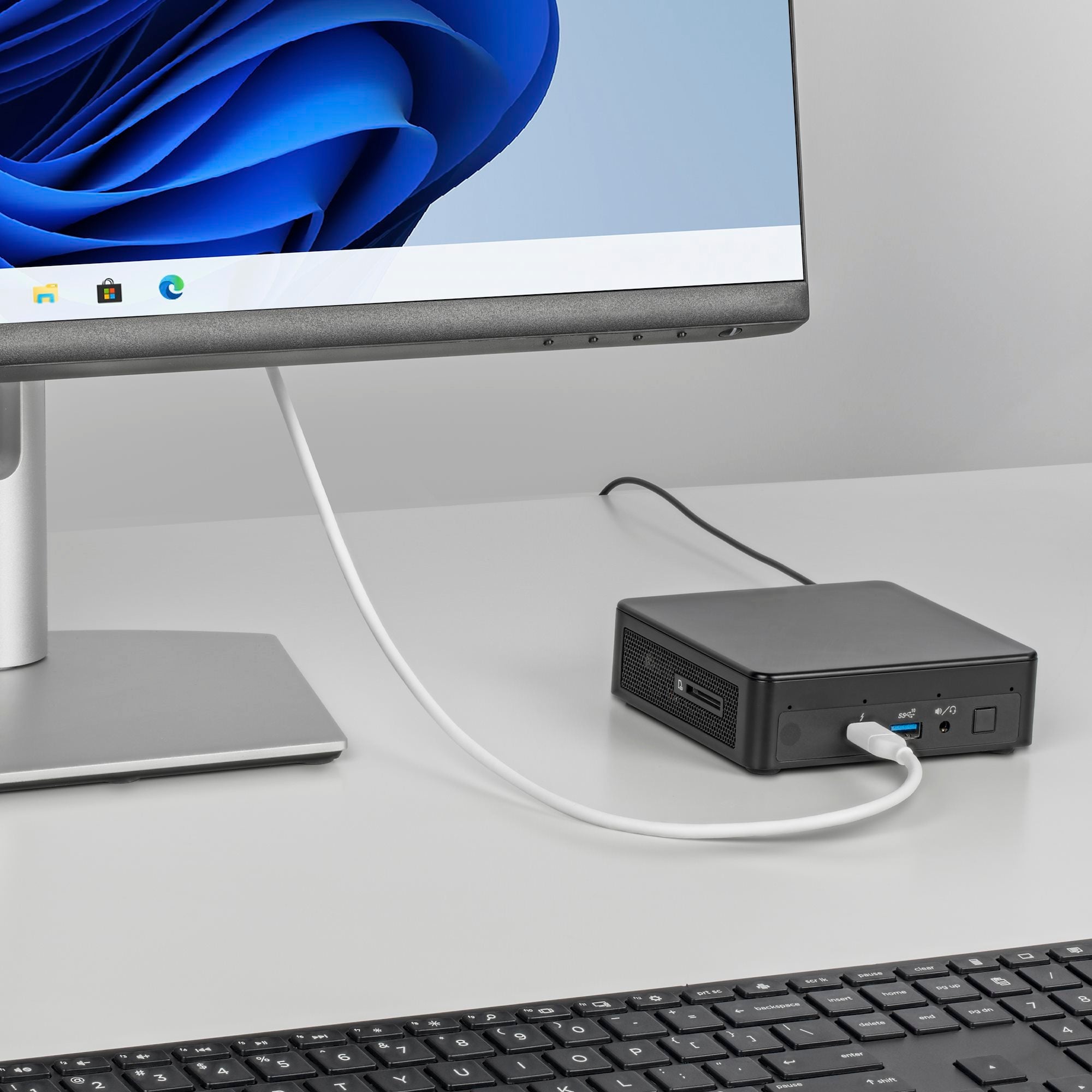 6ft (2m) USB-C to DisplayPort 1.2 Cable, Bidirectional, 4K 60Hz, White Video Adapter Cord for Apple MacBook Pro / Air M1 M2 M3 M4, Mac Mini / Studio, Thunderbolt Compatible 
