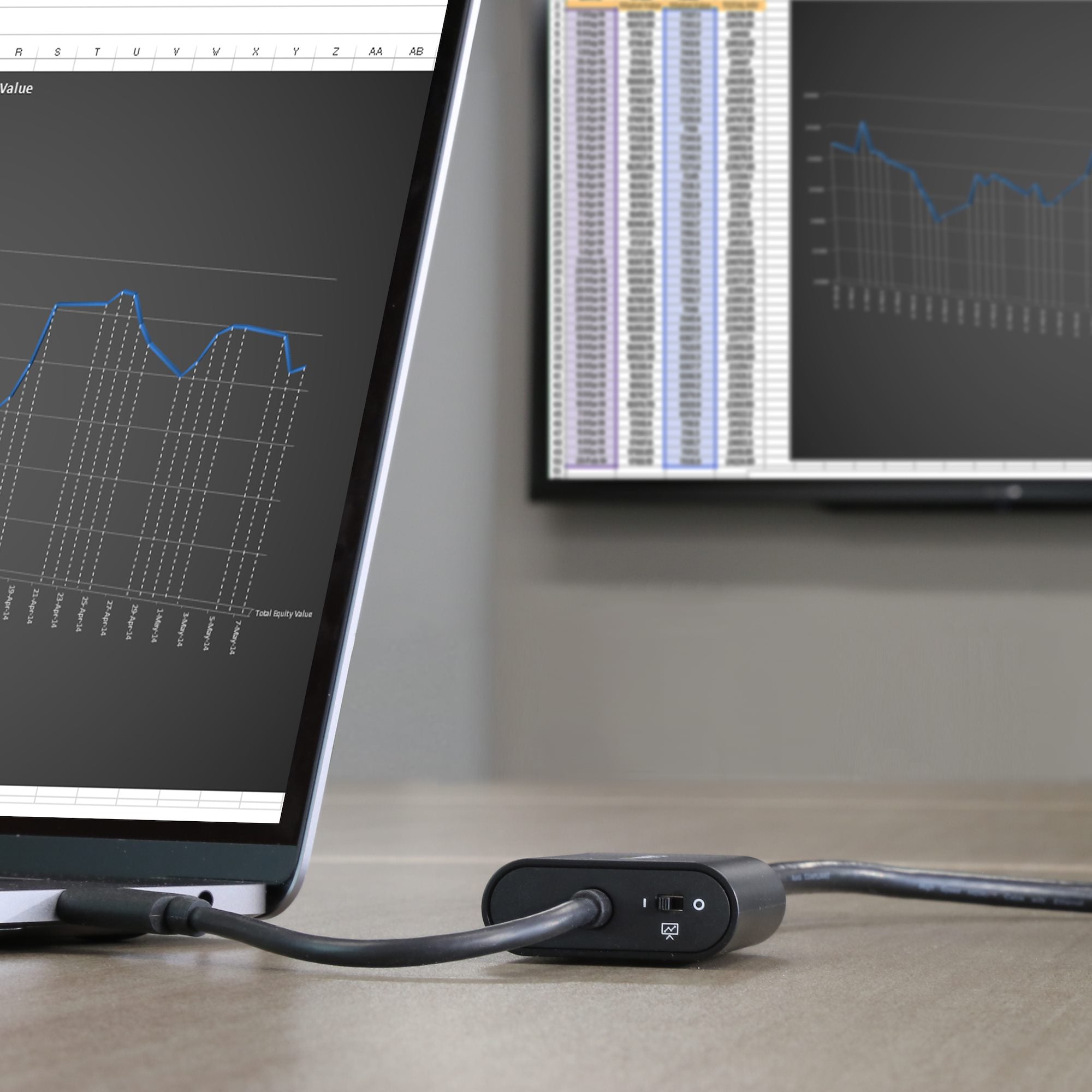 USB-C to VGA Adapter - 1920x1200 - TAA 