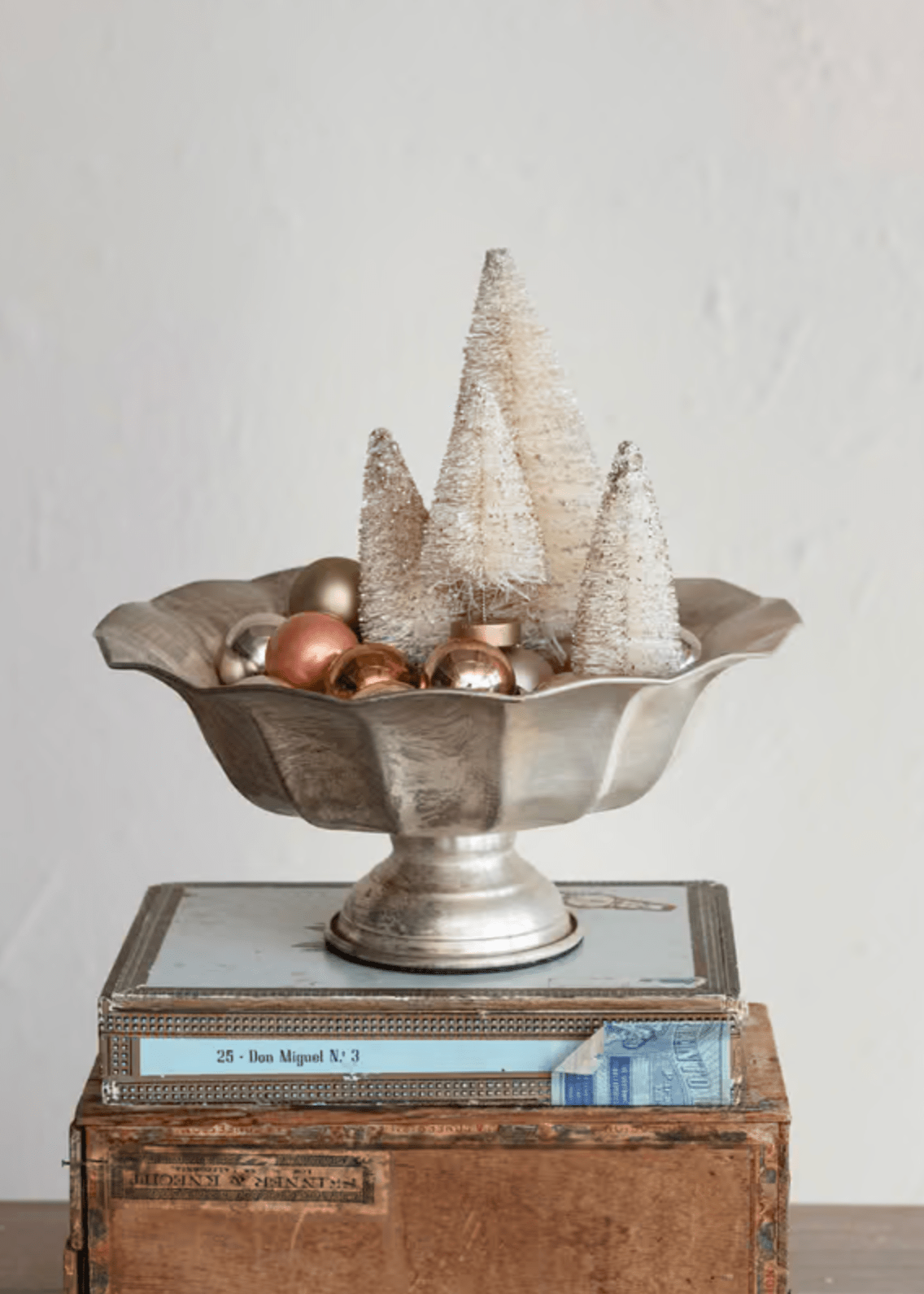 Distressed Ruffled Footed Bowl 