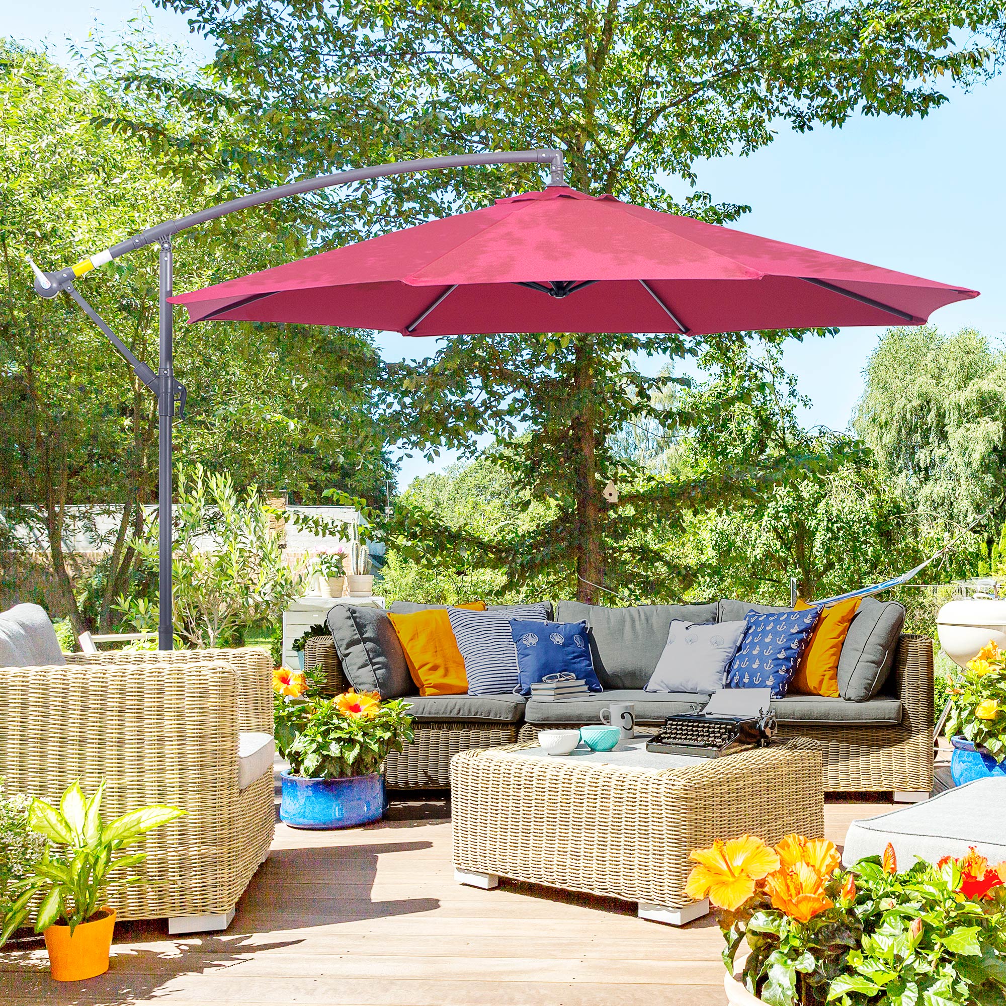 Outsunny Offset Patio Umbrella: Φ10' Deluxe Outdoor Banana Hanging Parasol with Sunshade, Crank & Base, Wine Red 