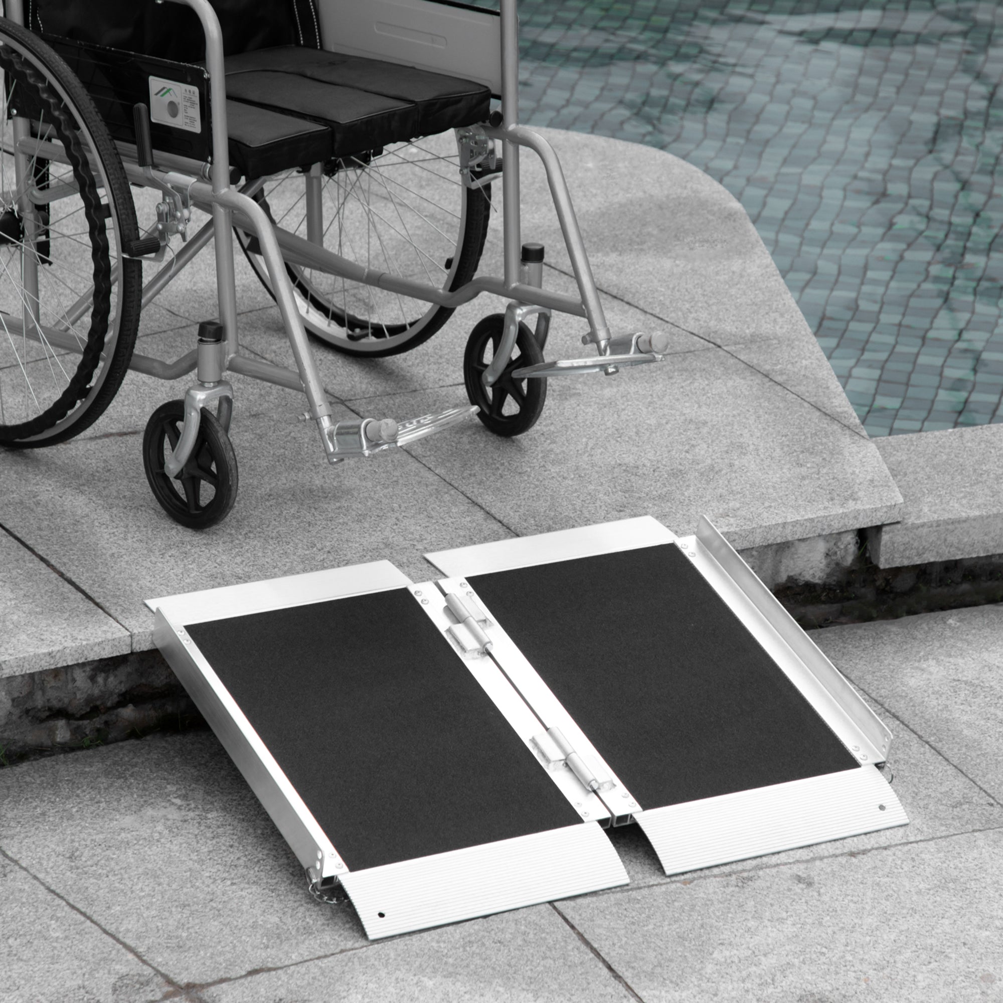 HOMCOM 2ft Aluminum Portable Wheelchair Ramp Threshold Mobility Aid Single-fold Scooter Ramp with Handle 