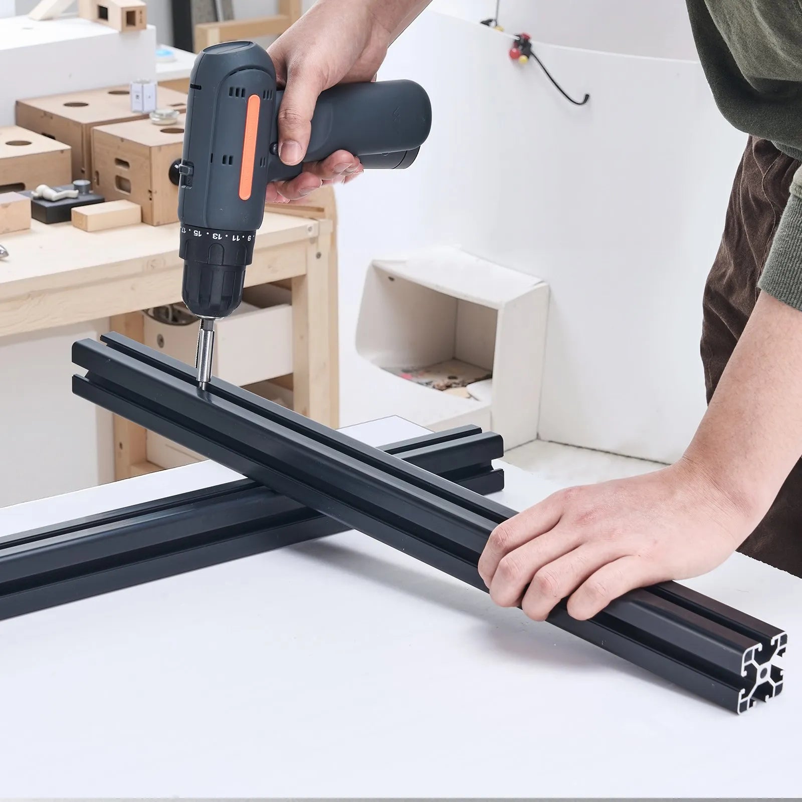 VEVOR 4PCS 4040 Aluminum Extrusion Profile 39.4" (1000mm) T-Slot Linear Rails, European Standard Anodized 6063-T5 Aluminum for CNC Machines, 3D Printers, Laser Engravers & DIY Projects - Black