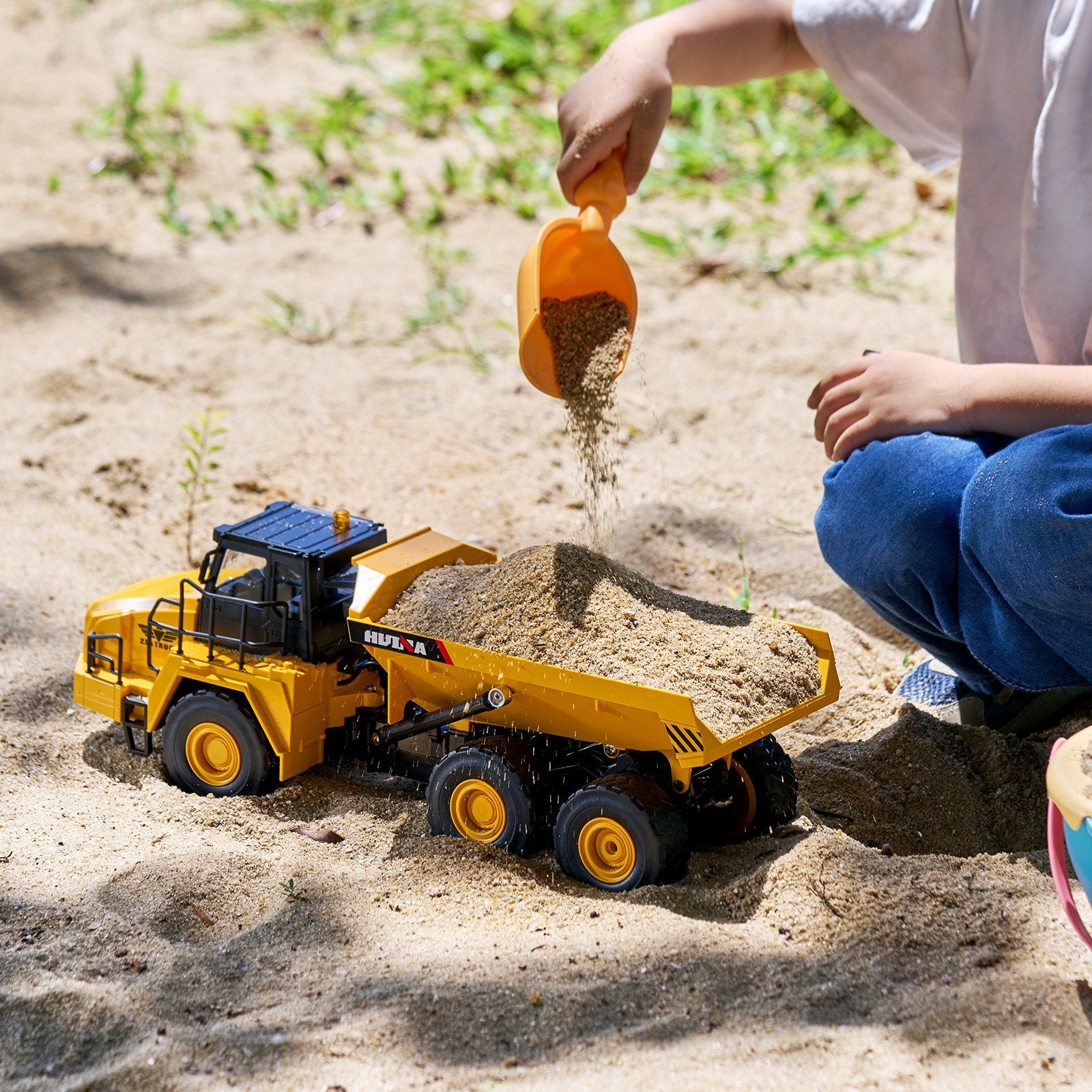 VEVOR RC Remote Control Dump Truck Toy Construction Vehicle Toy 11CH 1:18 Scale 