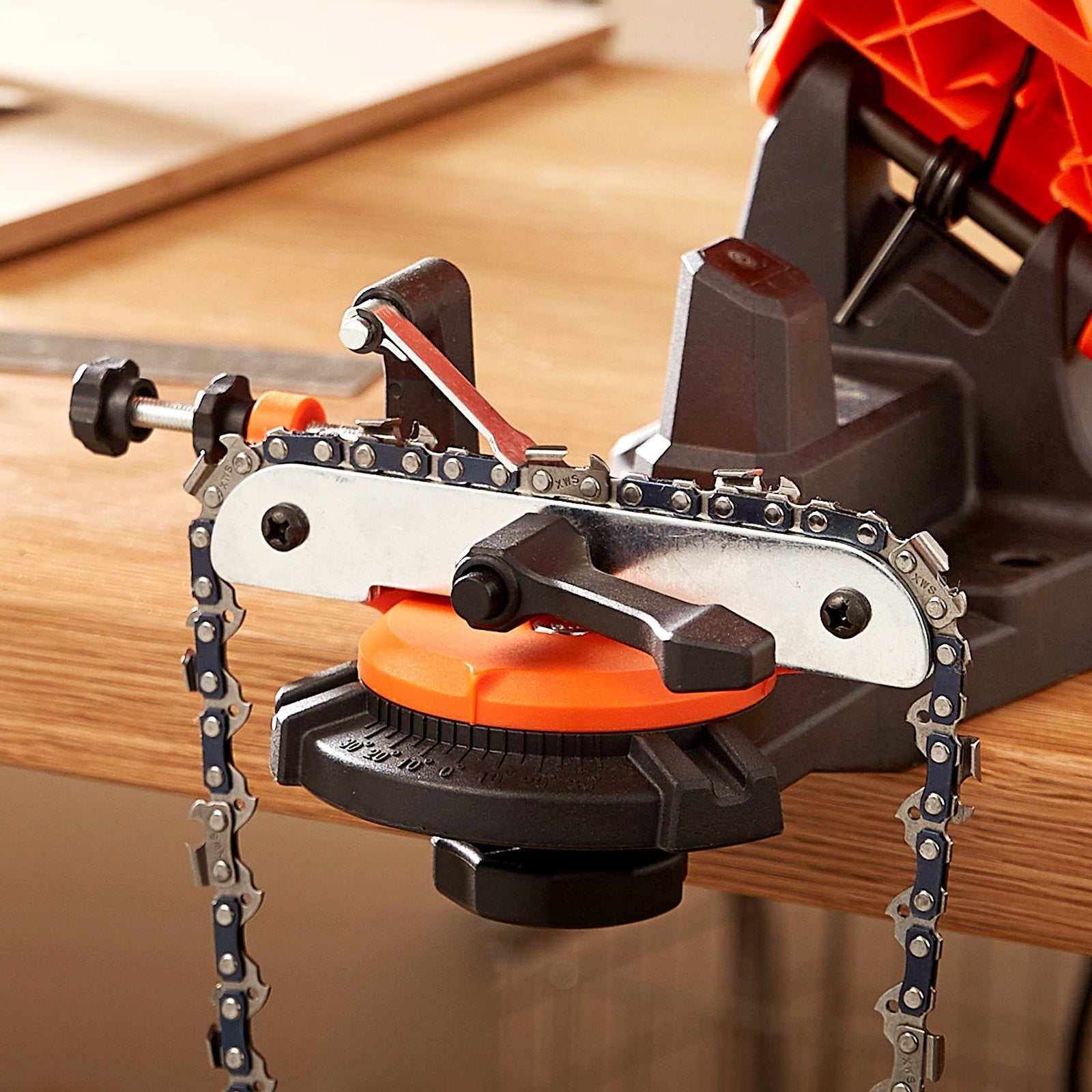 VEVOR Electric Chainsaw Sharpener, 140W Electric Saw Chain Blade Sharpener 5700RPM, Professional Bench Chain Saw Sharpening Tool with 3 Grinding Wheels Fit 0.25" to 0.404" Pitch Chains 