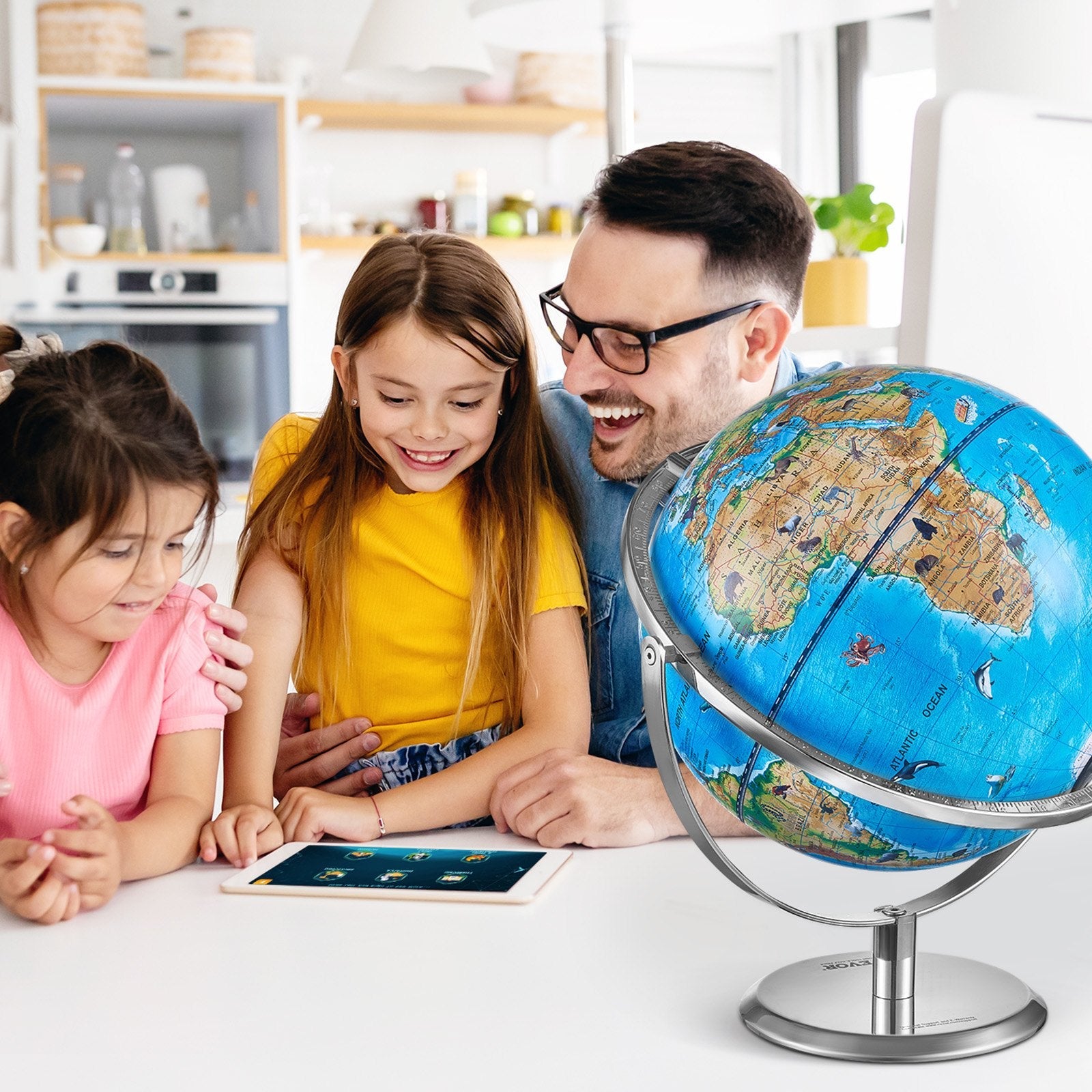 VEVOR Educational Globe for Kids, 10 in/254 mm, Interactive AR World Globe with AR Golden Globe APP LED Night Lighting 720° Rotation, STEM Toy Gifts for Kids Compatible with Android or iOS Devices 
