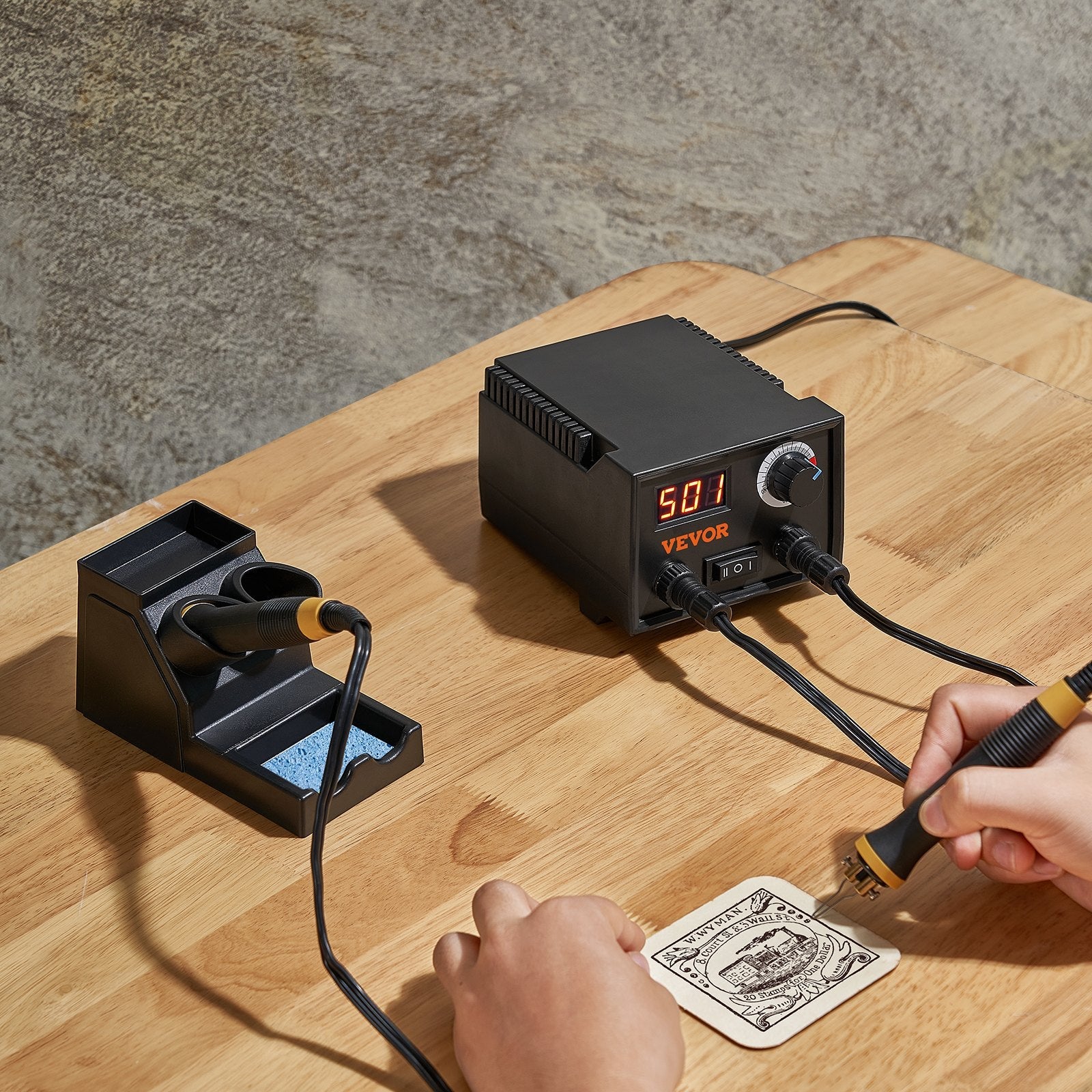 VEVOR Wood Burning Kit, 200~700°C Adjustable Temperature with Display, Dual Output Port with 2 Pyrography Pens, 23 Wire Nibs, 1 Pen Holder, 4 Wood Chip, 1 Screwdriver, 1 Tweezers, 1 Knife, 1 Sponge 