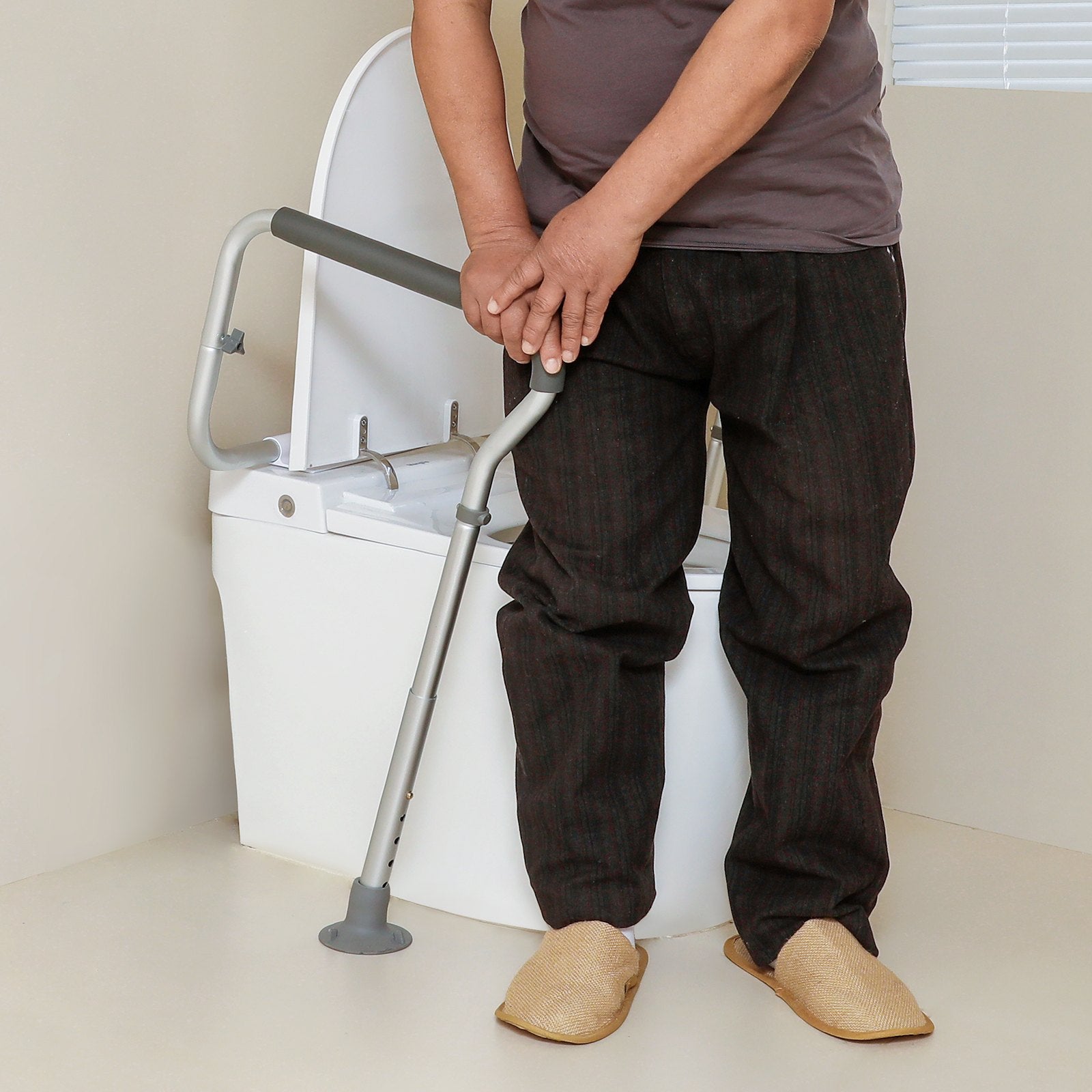 VEVOR Toilet Safety Rail, Bathroom Toilet Seat Frame, Adjustable Width & Height Fit Most Toilets, Supports 300lbs, Toilet Handles Grab Bars with Padded Armrests for Handicap, Disabled, Seniors 