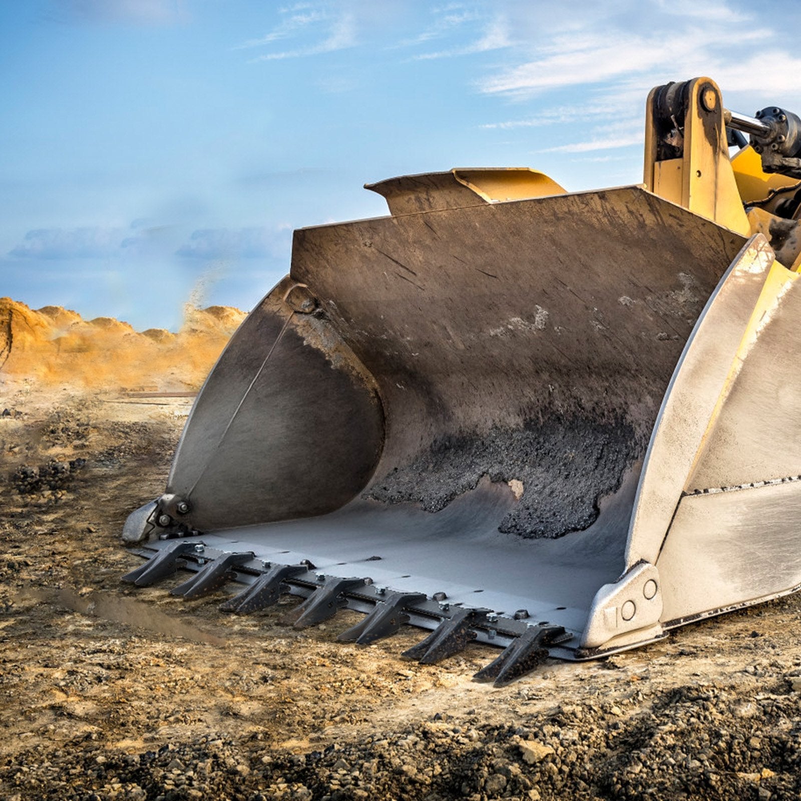VEVOR Bucket Tooth Bar, 53'', Heavy Duty Tractor Bucket Teeth Bar for Sub-Compact Tractor Loader, 4560 lbs Load-Bearing Capacity, Fits Bucket Cutting Edges Sized 1/2" or Less with No Drilling Required 