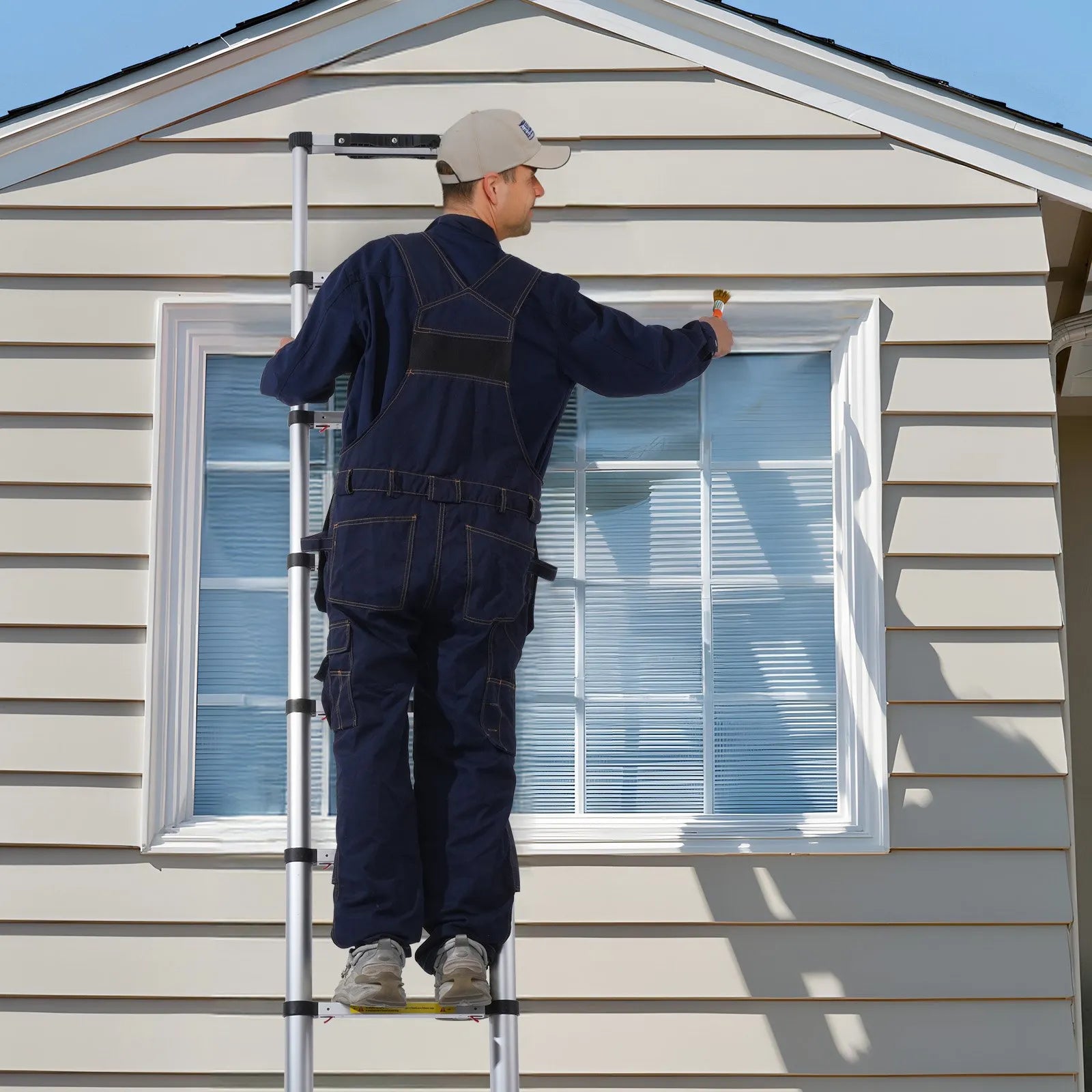 VEVOR Telescoping Extension Ladder 8.5FT One-button Retraction 375 LBS Capacity