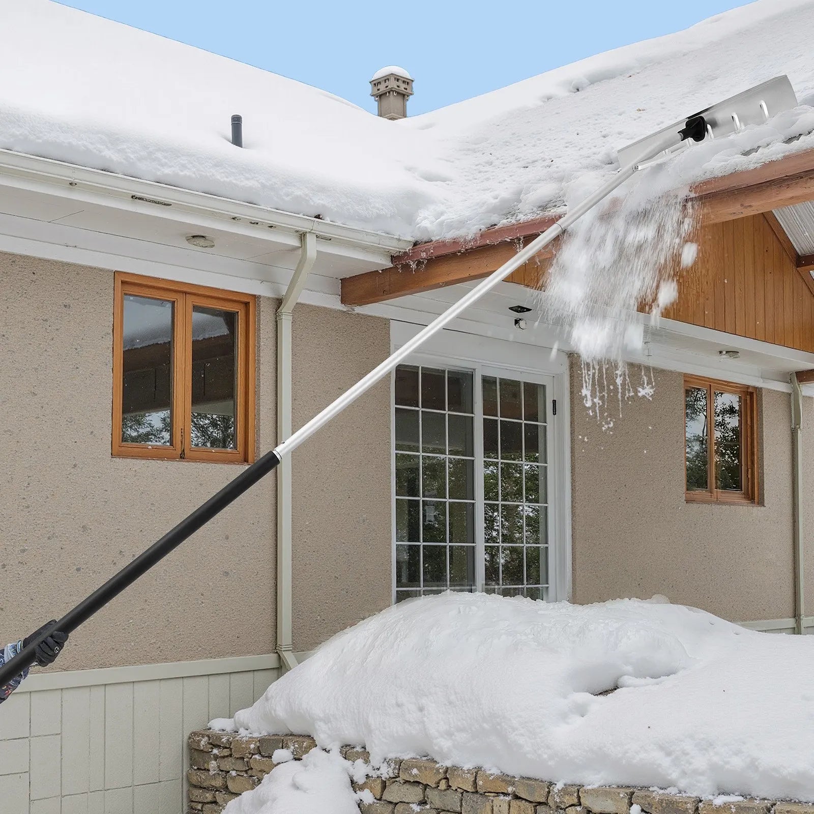 VEVOR Snow Roof Rake, 26 in Aluminum Blade, 7.5-20 ft Adjustable Roof Snow Scraper with Wheels, Anti-Slip Handle Snows Removal Tool, Lightweight House Rooftop Rake for Leaves Debris Removal 