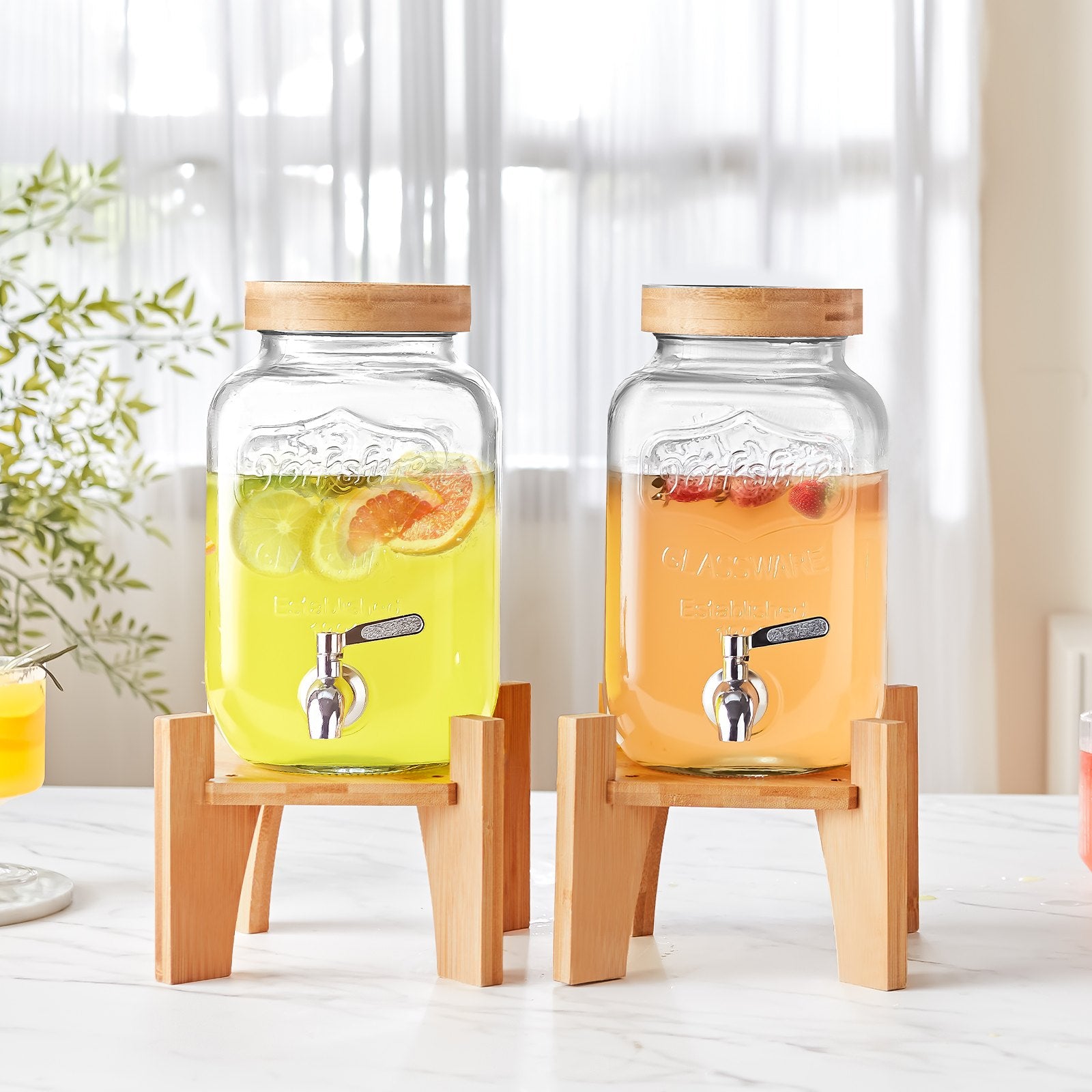 VEVOR Beverage Dispenser, 1 Gallon Drink Dispensers for Parties, Glass Juice Dispenser with Stand, Stainless Steel Spigot, Iced Tea Lemonade Juice Water Dispenser, for Restaurants, Hotels, Parties 