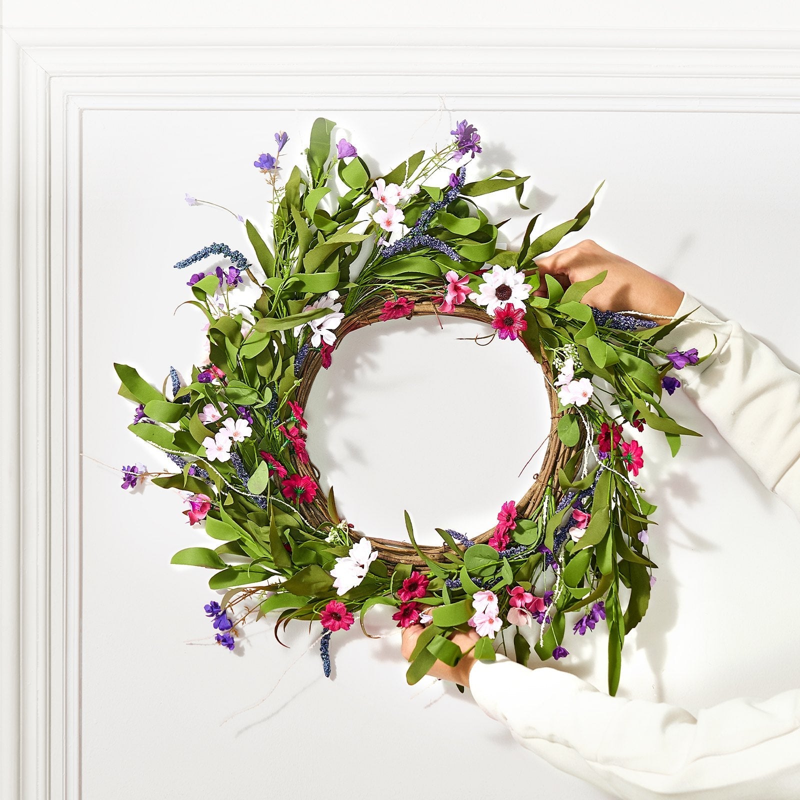 VEVOR Artificial Decorative Wreath 22 in Pink Green Daisies Year Round Wreath 