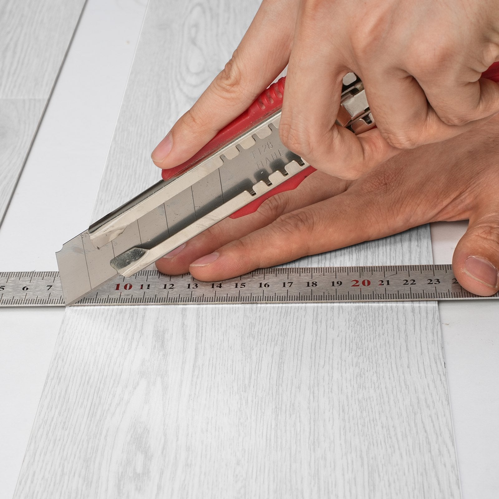 VEVOR Self Adhesive Vinyl Floor Tiles 36 x 6 inch, 36 Tiles 2.5mm Thick Peel & Stick, Light Gray Wood Grain DIY Flooring for Kitchen, Dining Room, Bedrooms & Bathrooms, Easy for Home Decor 
