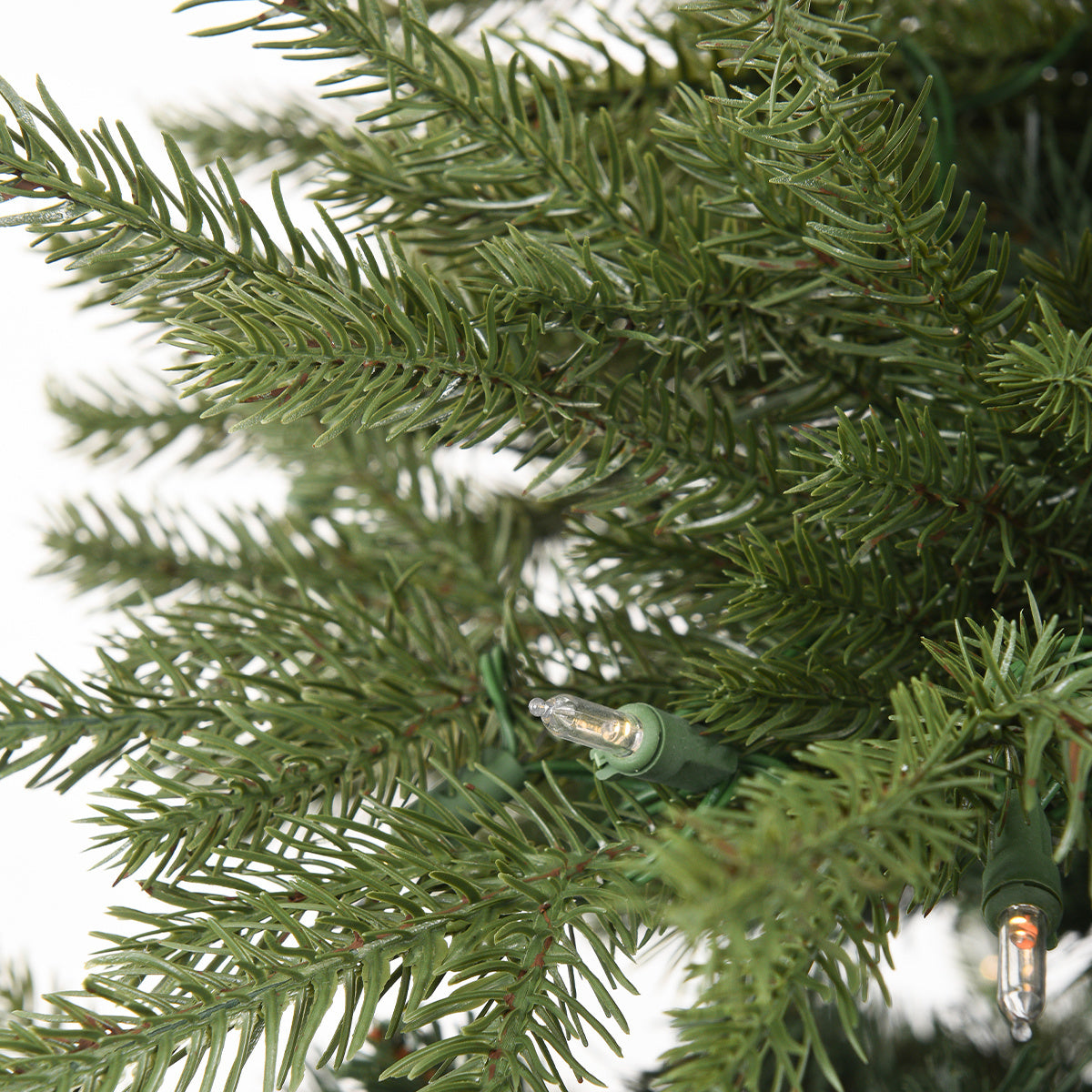 Artiplanto Oscar Most Realistic Artificial Fir Pre-Lit Christmas Tree 7.5' 